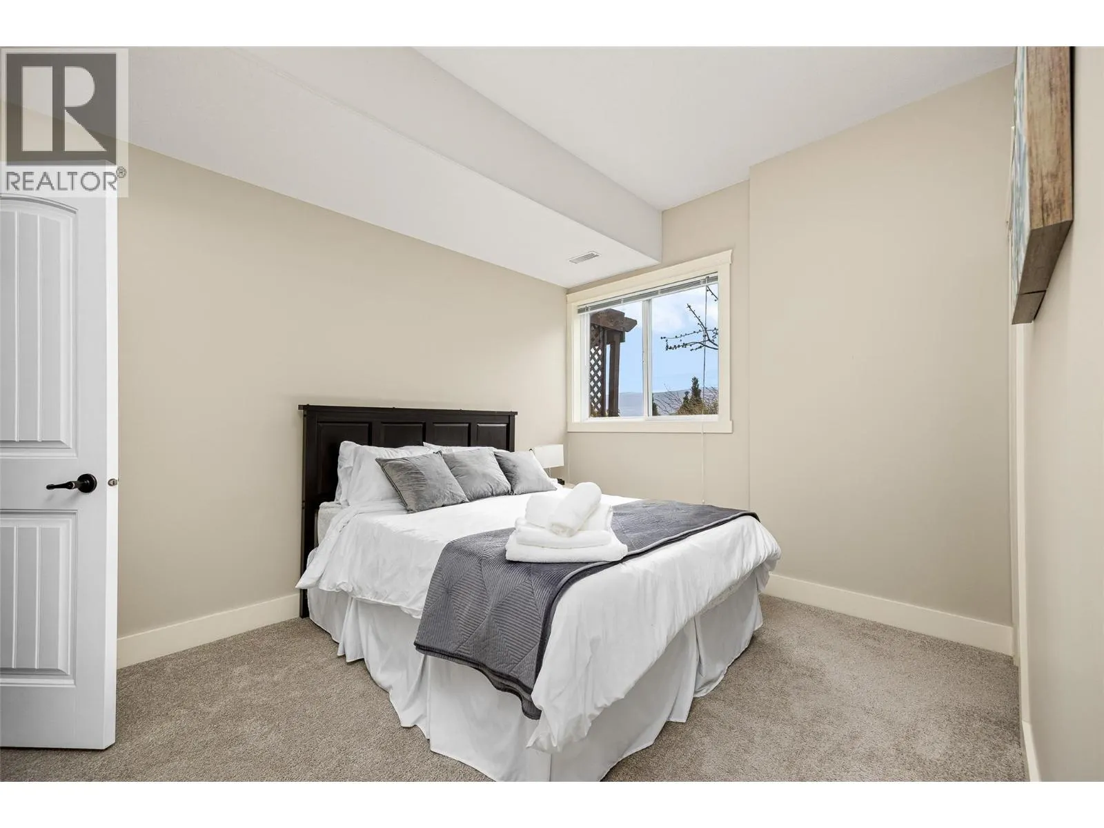 2584 Lucinde Road