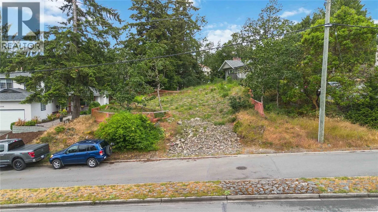 2204 Burnside Rd W