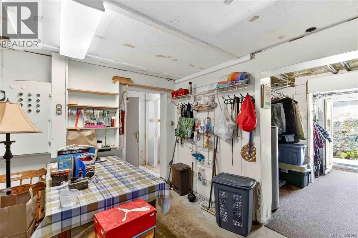 7251 Thompson Rd