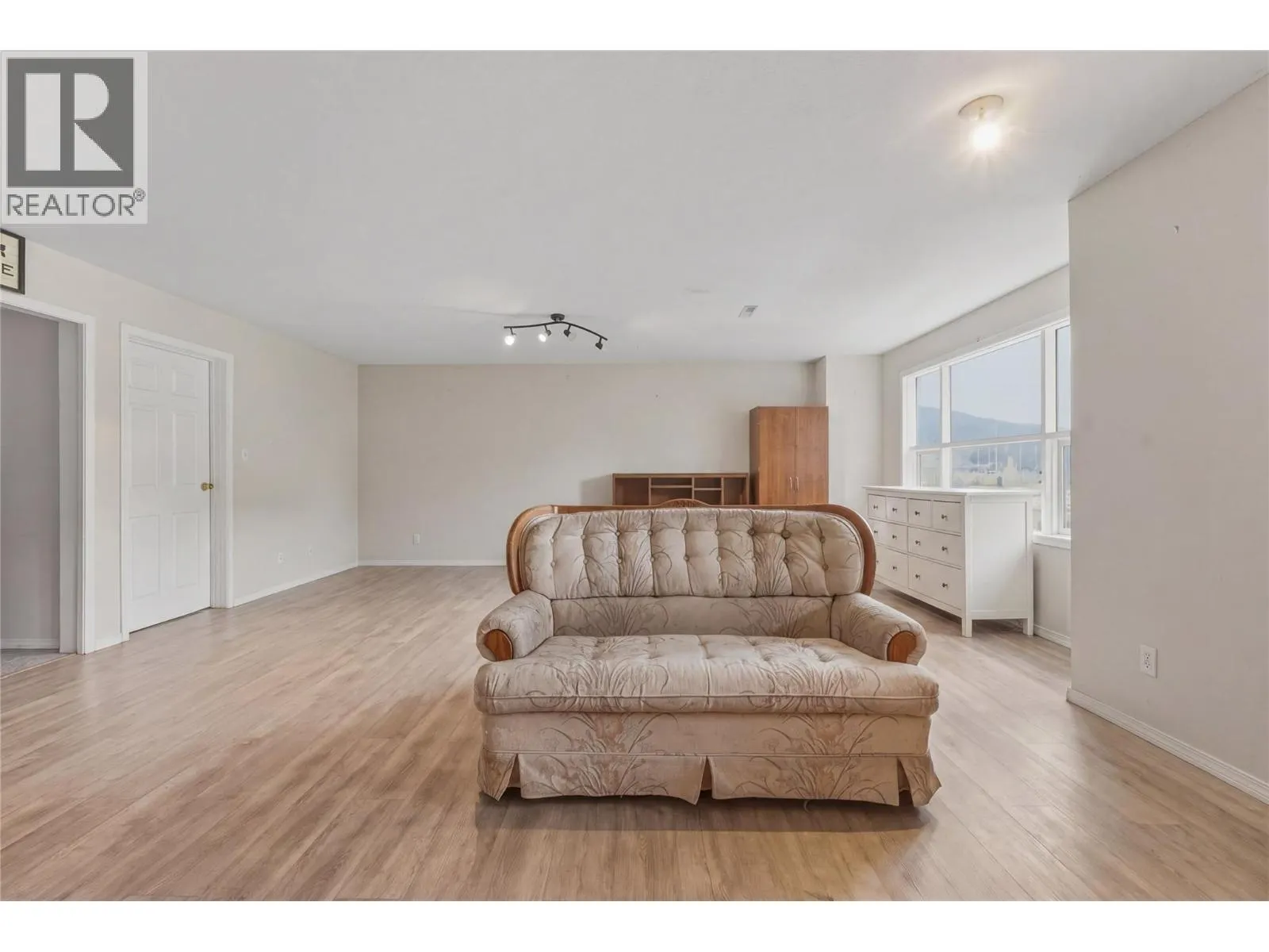 4864 South Grandview Flats Road
