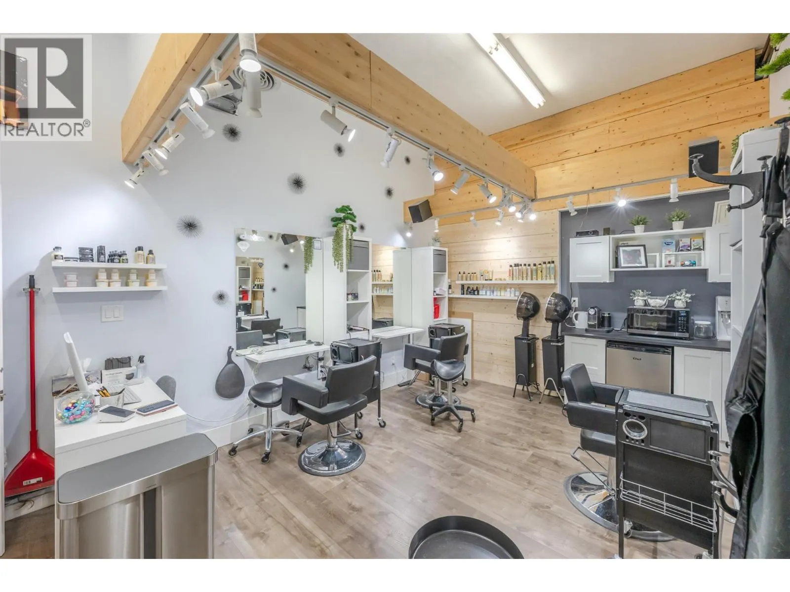 6222 Main Street