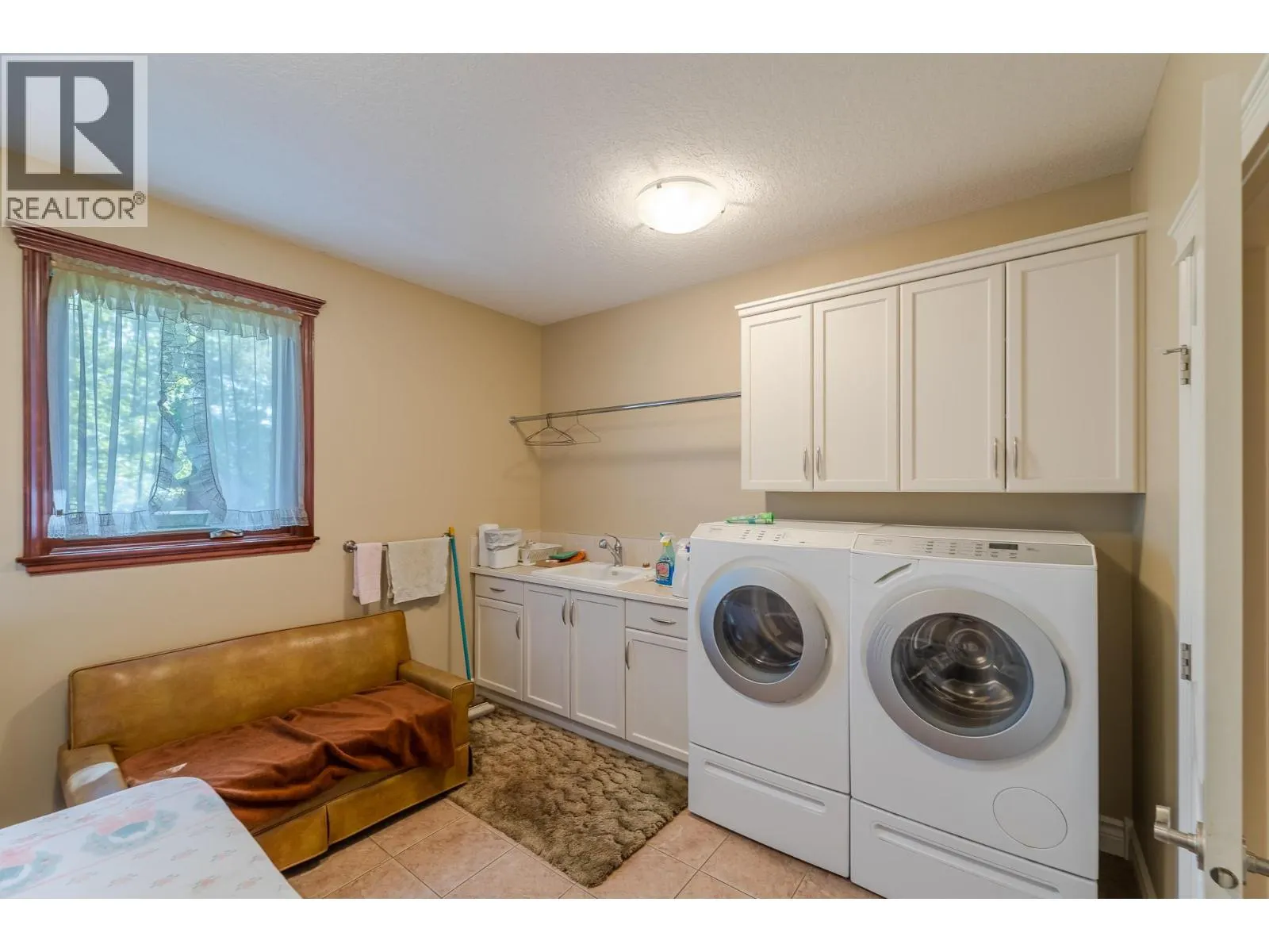 2350 Landry Crescent