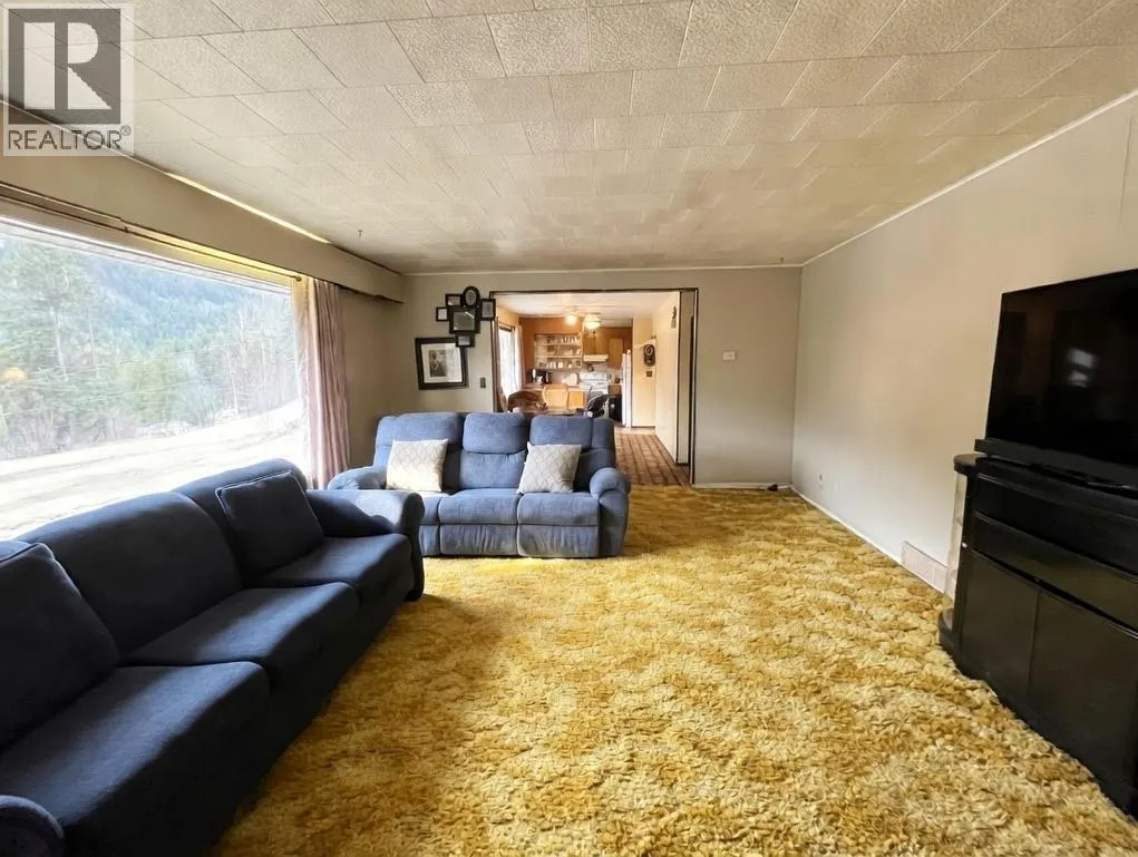 2612 SILVER KING Road