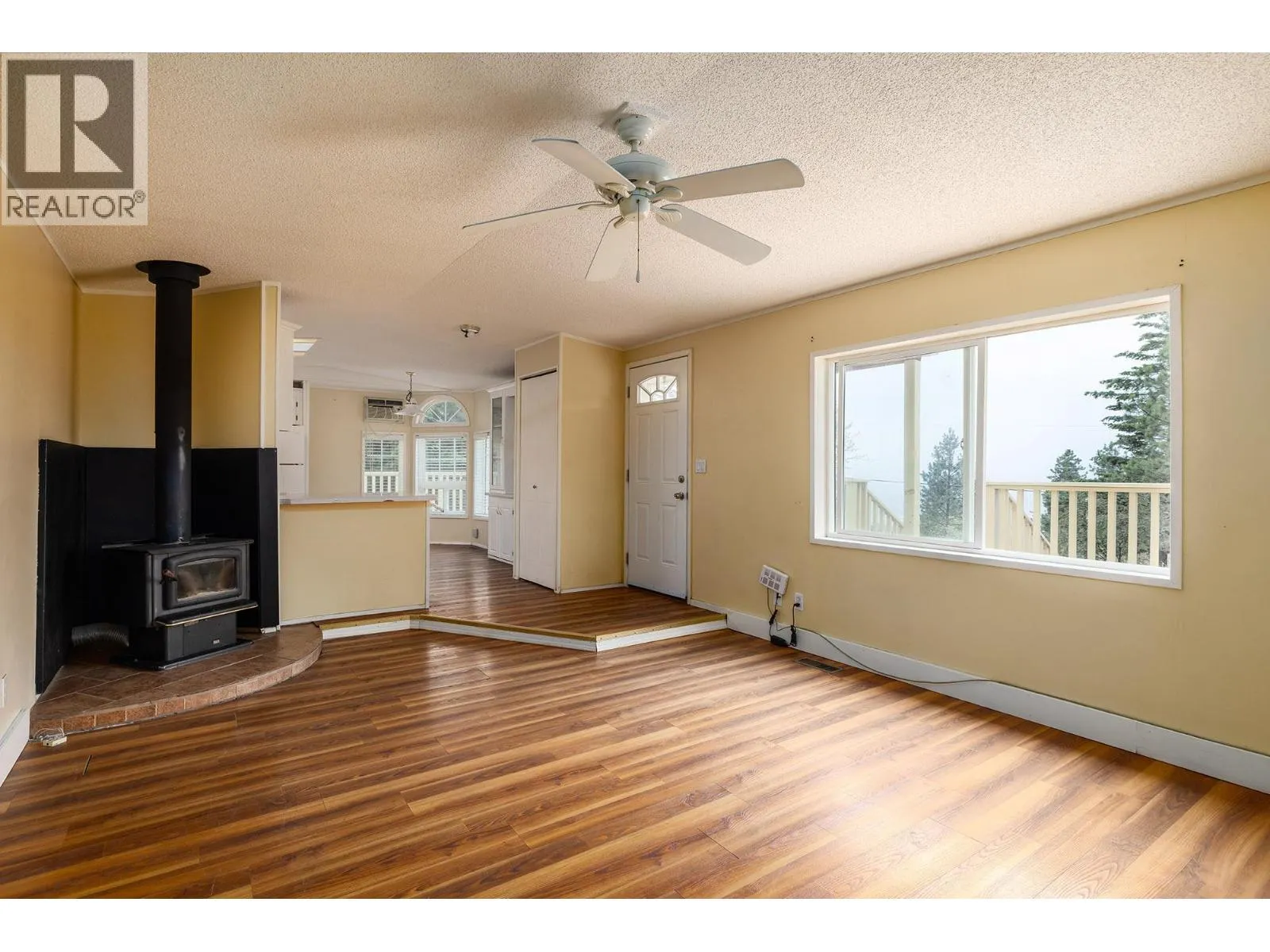 6439 Farmers Drive
