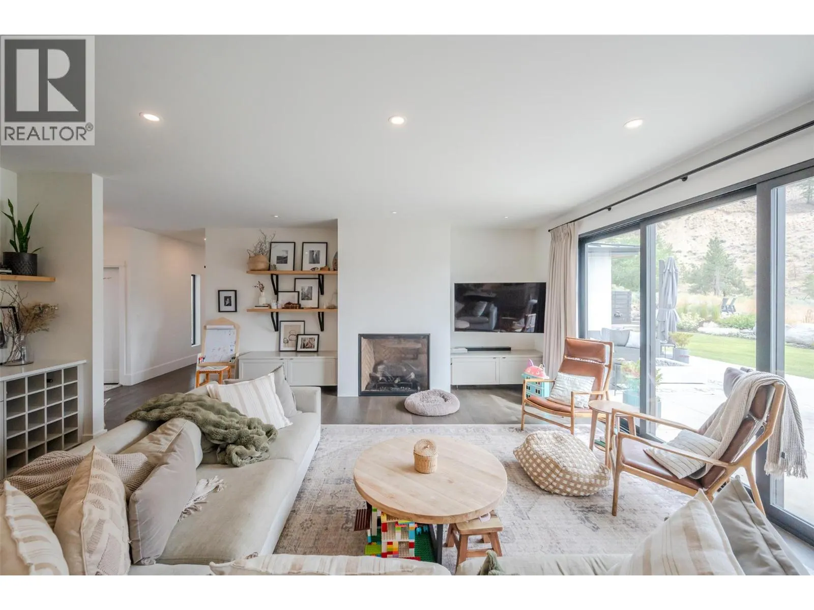 6709 VICTORIA Road Unit# 21