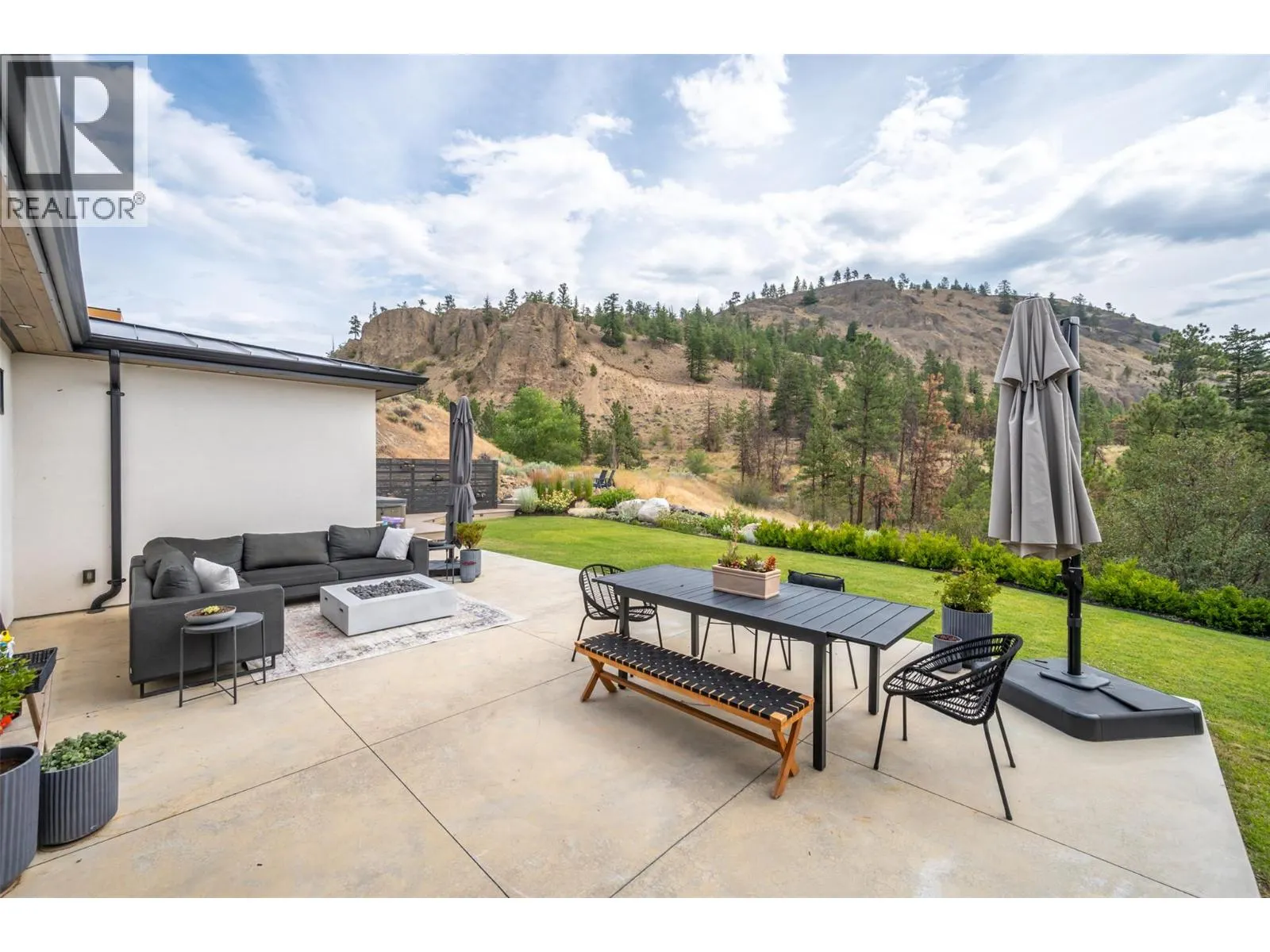 6709 VICTORIA Road Unit# 21