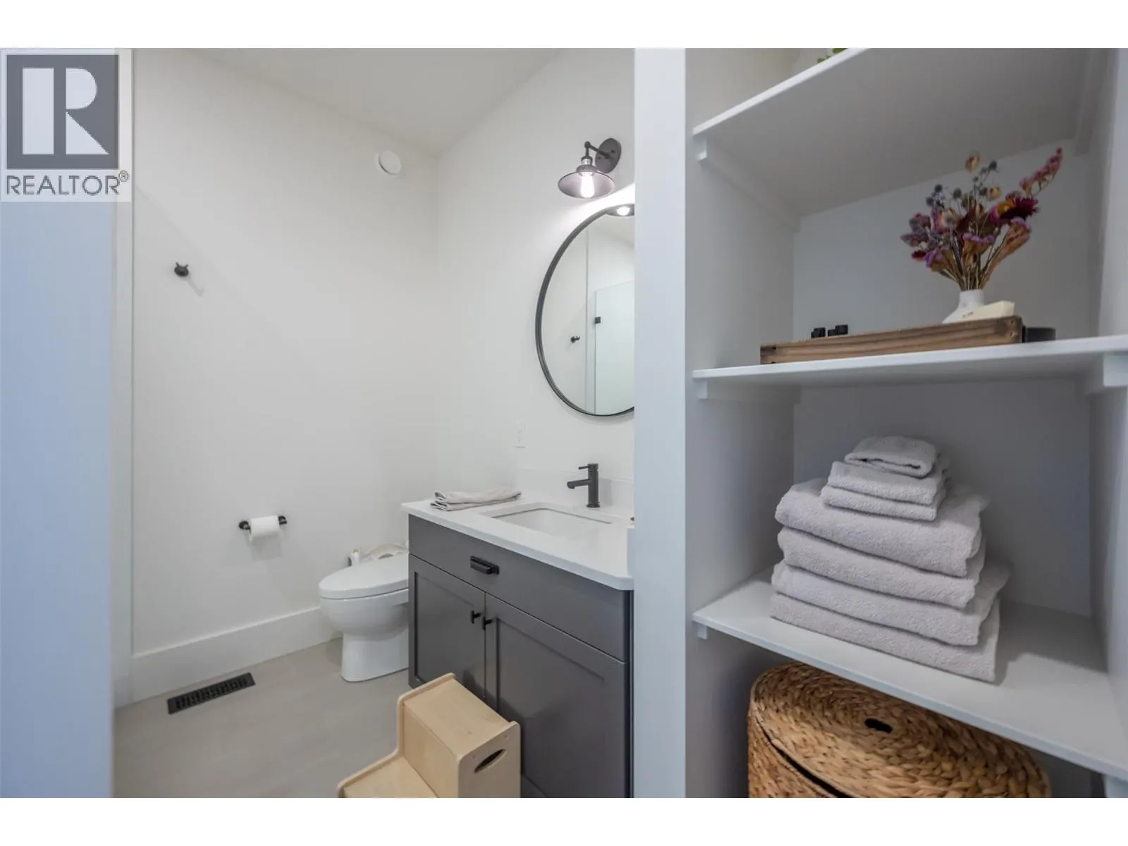 6709 VICTORIA Road Unit# 21