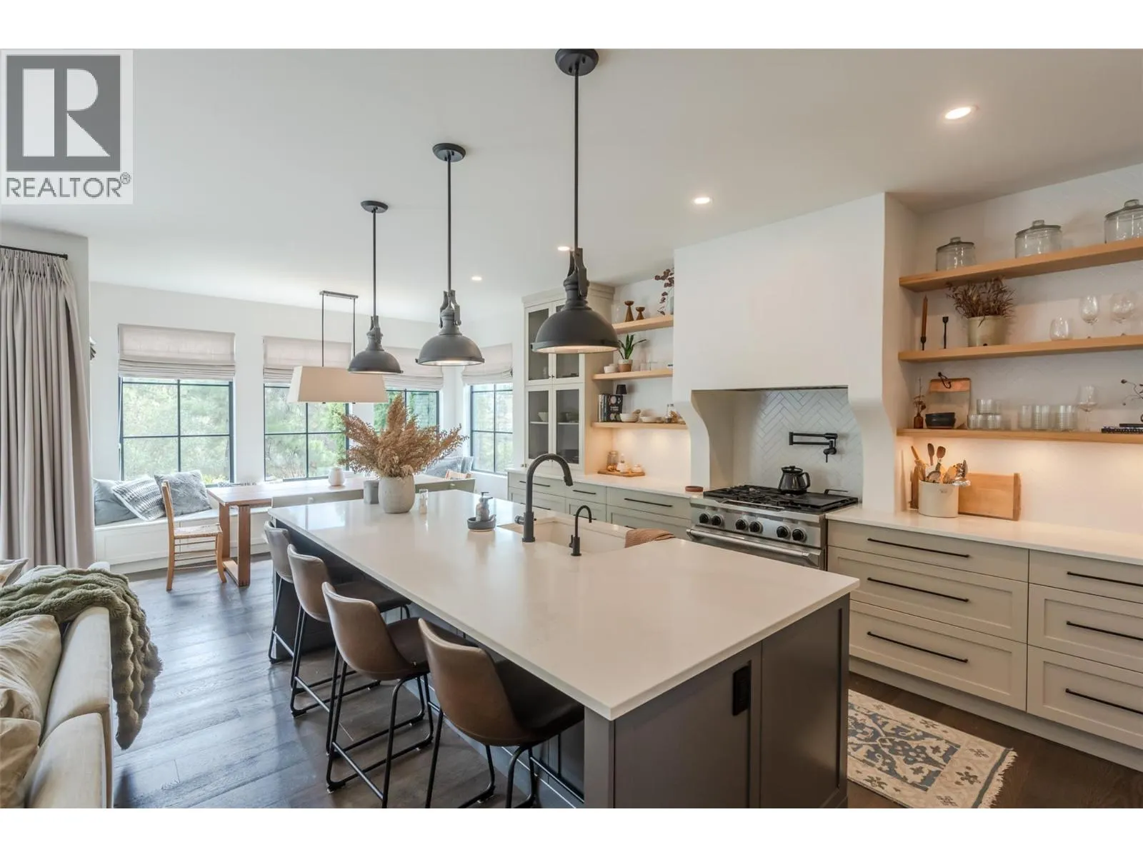 6709 VICTORIA Road Unit# 21