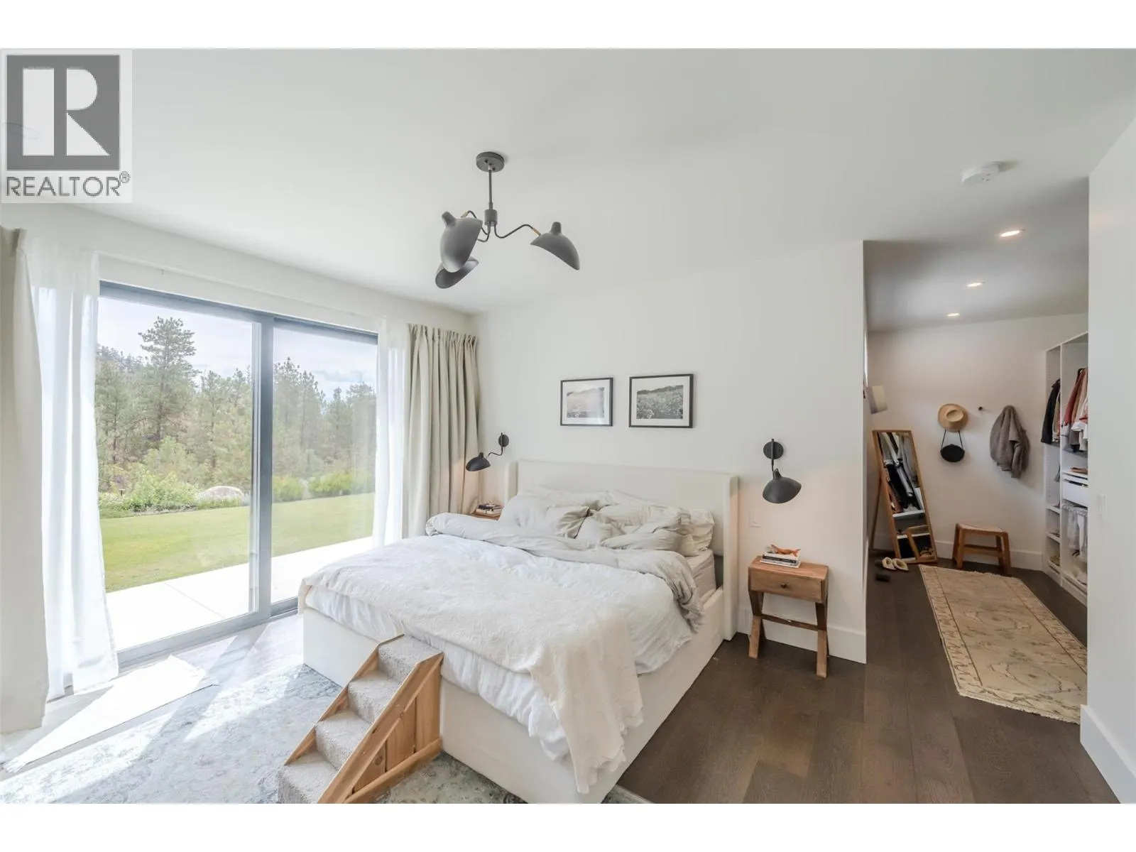 6709 VICTORIA Road Unit# 21