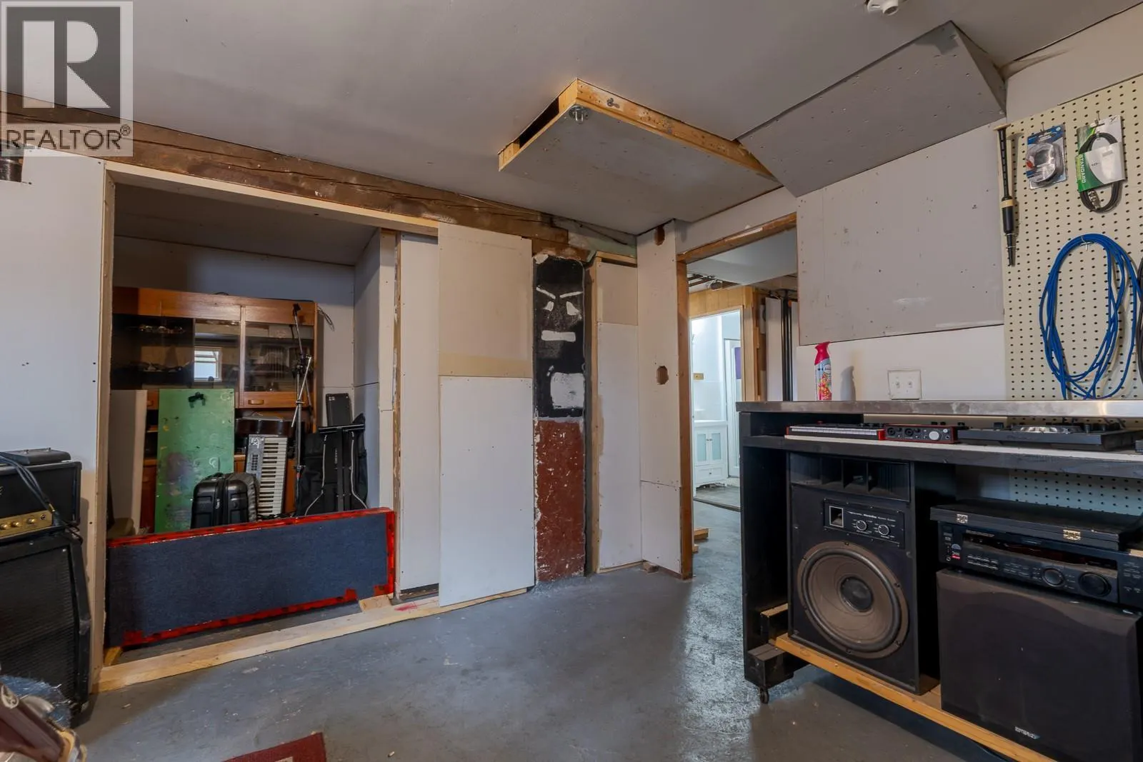2260 LEROI Avenue
