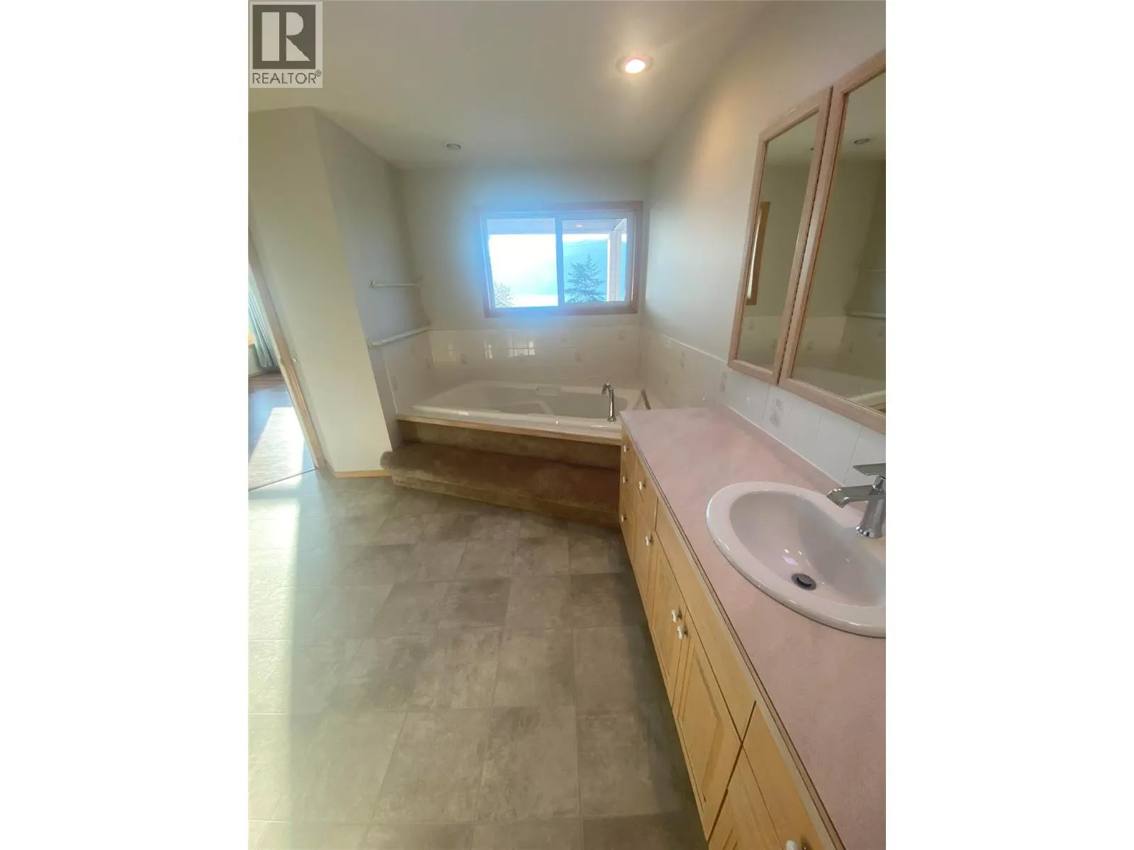 5226 Clarence Road
