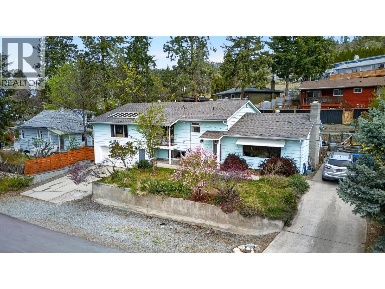 716 Mosley Place