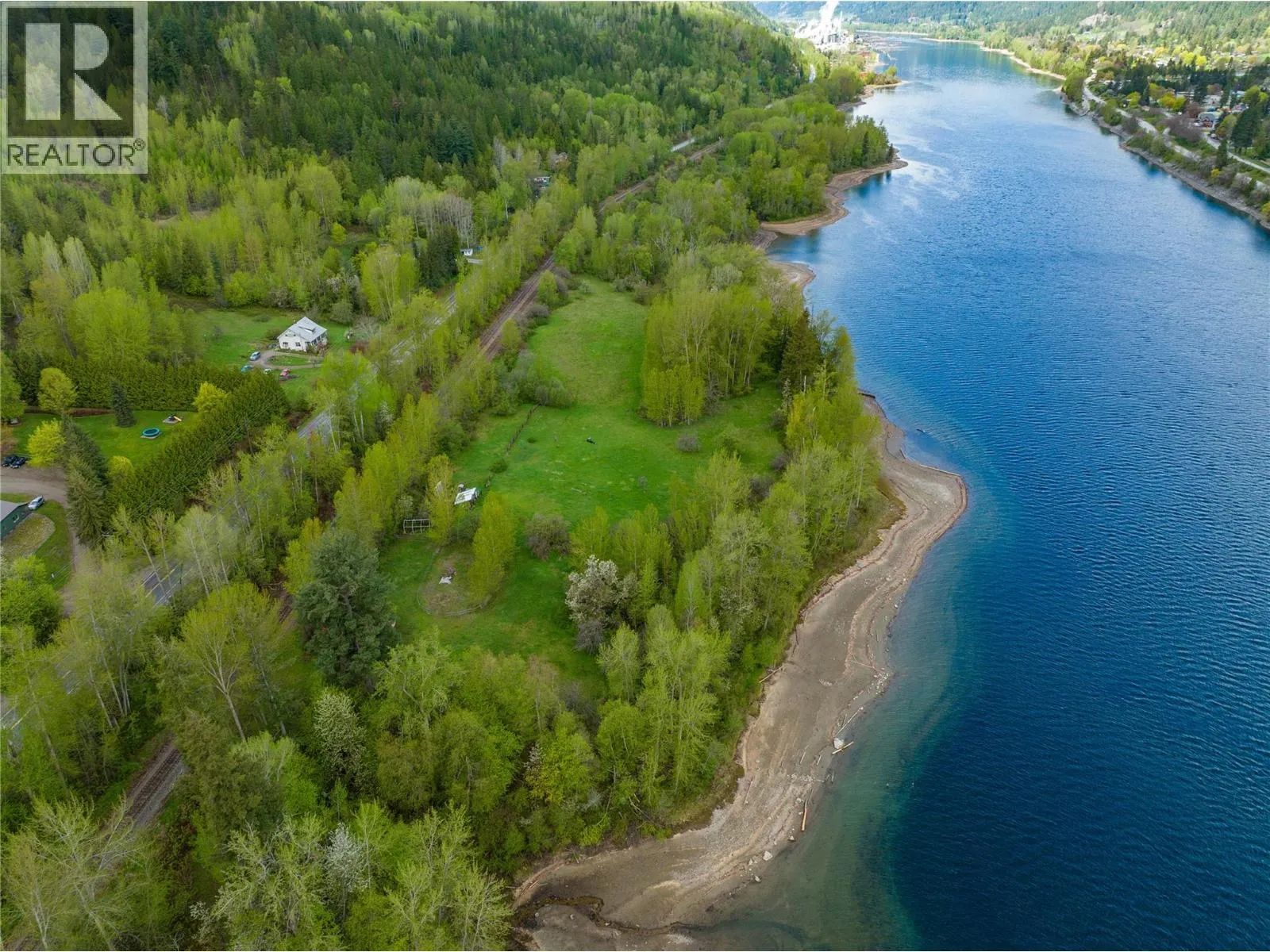 1601 ARROW LAKES Drive