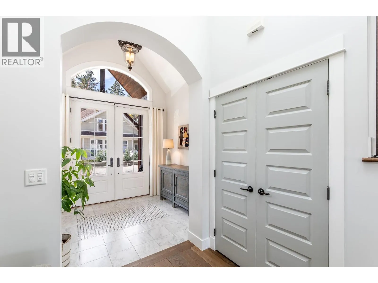 15419 Lakeshore Drive N Unit# 11