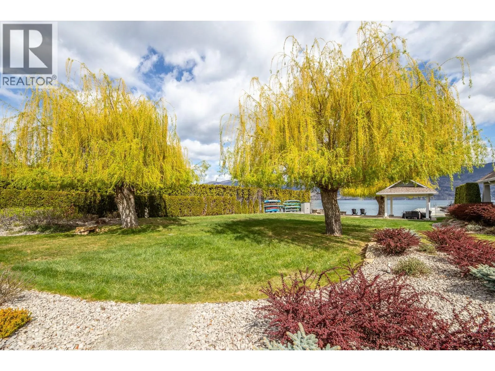 15419 Lakeshore Drive N Unit# 11