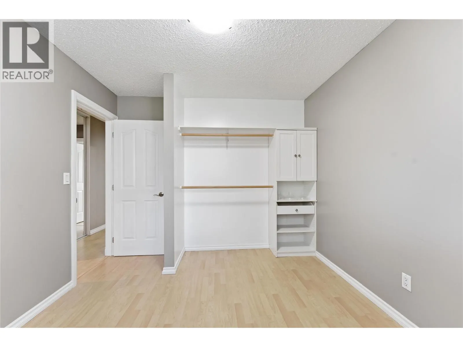 2100 43 Avenue Unit# 205