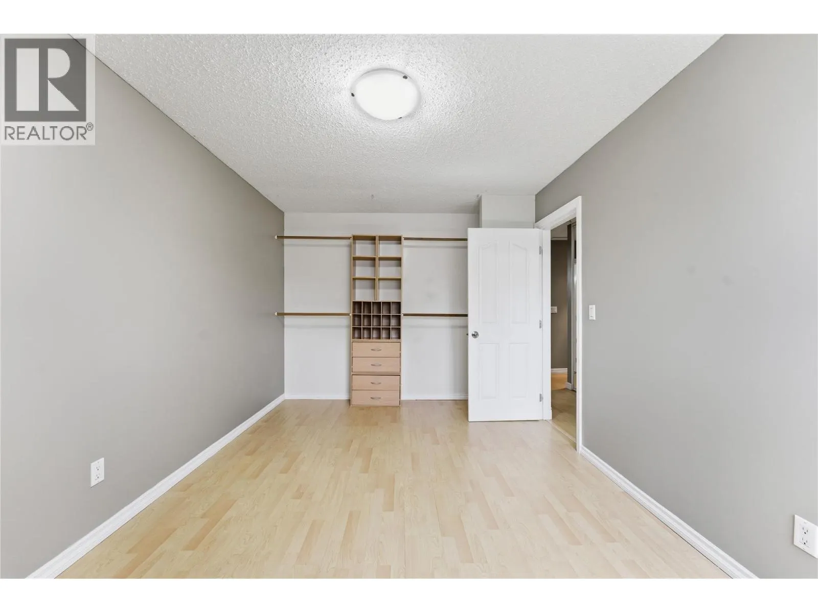 2100 43 Avenue Unit# 205