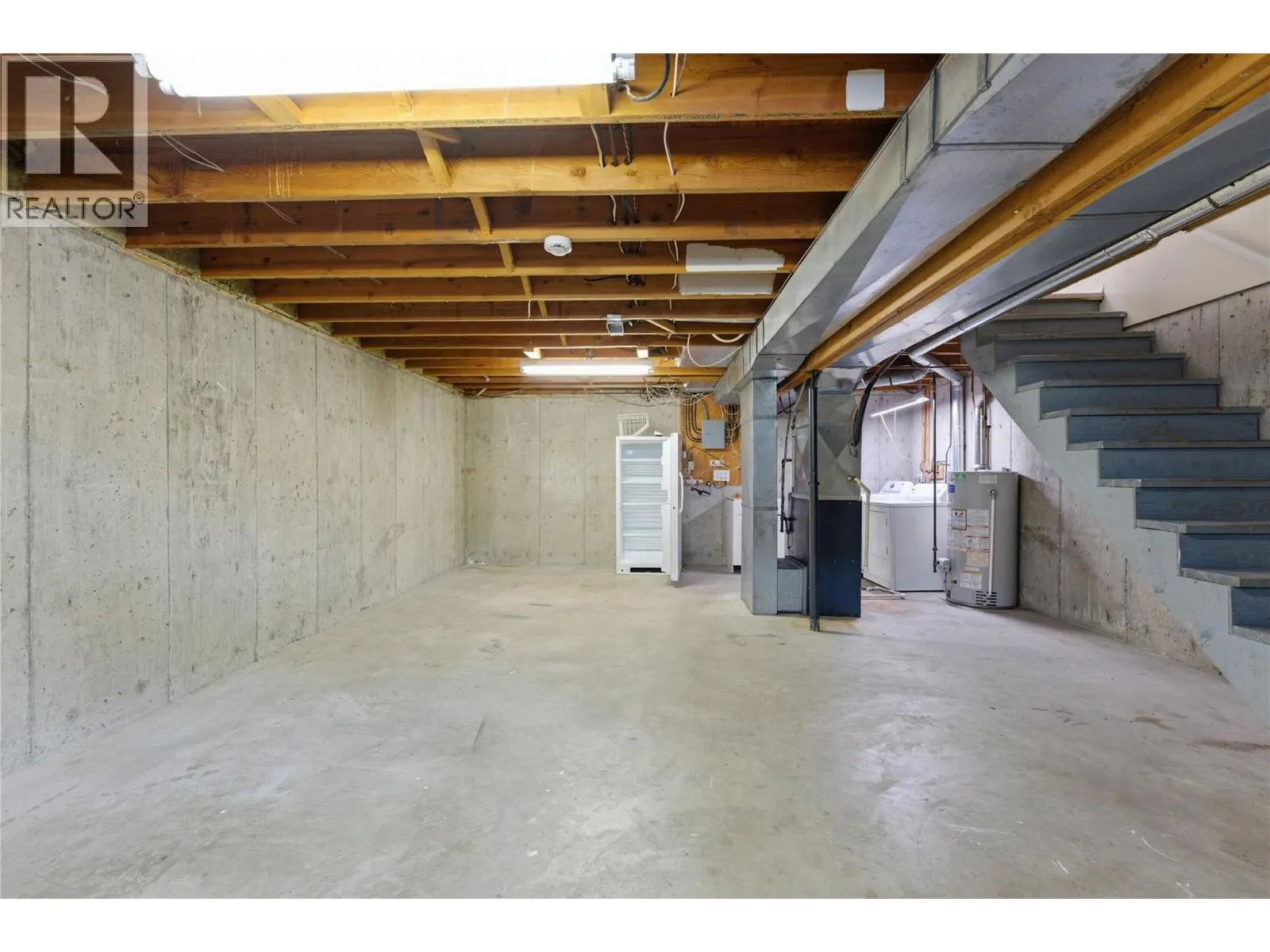 2100 43 Avenue Unit# 205