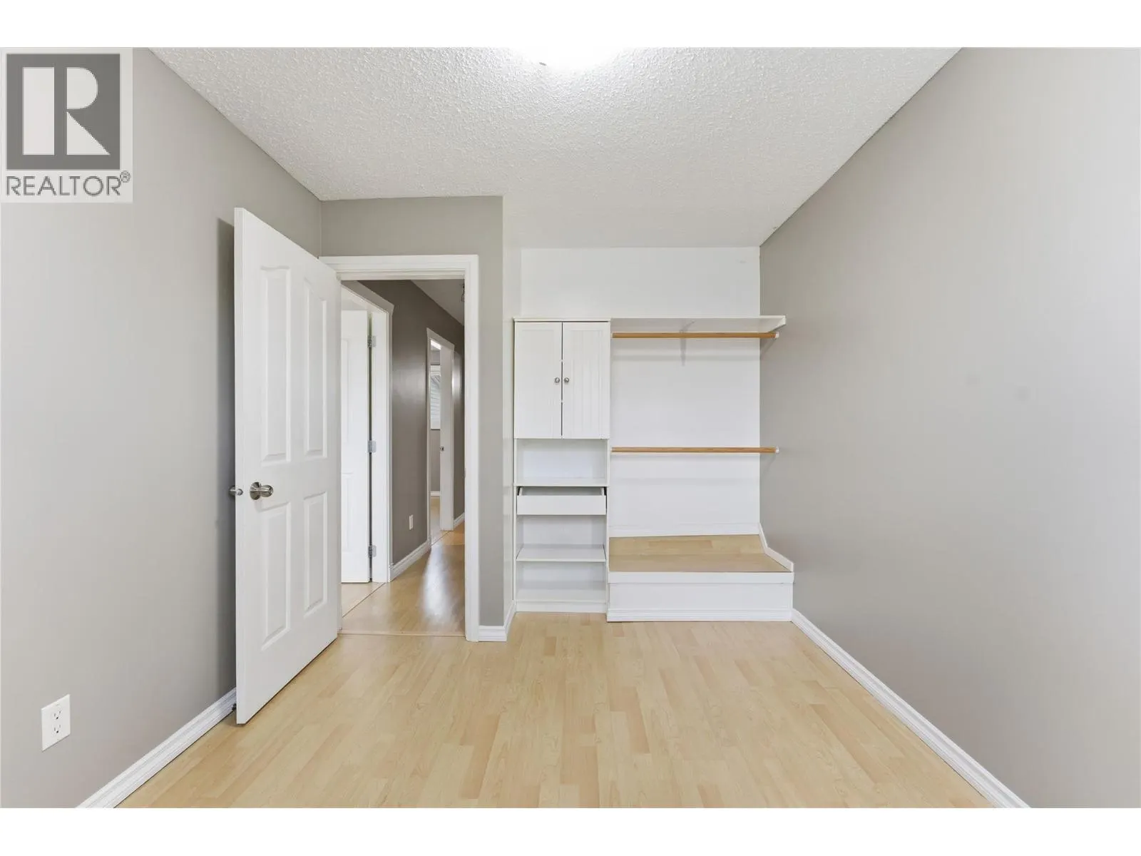 2100 43 Avenue Unit# 205