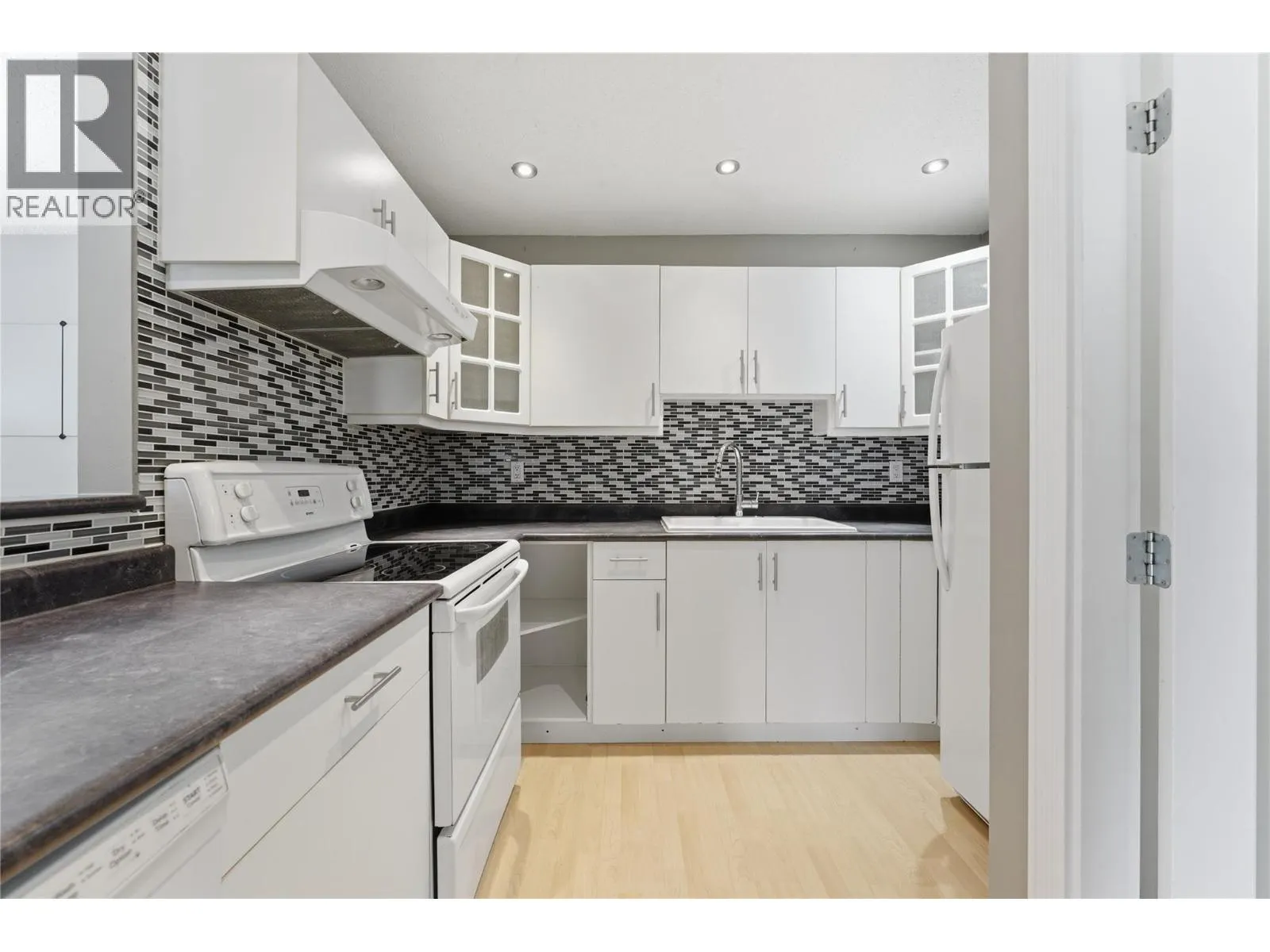 2100 43 Avenue Unit# 205