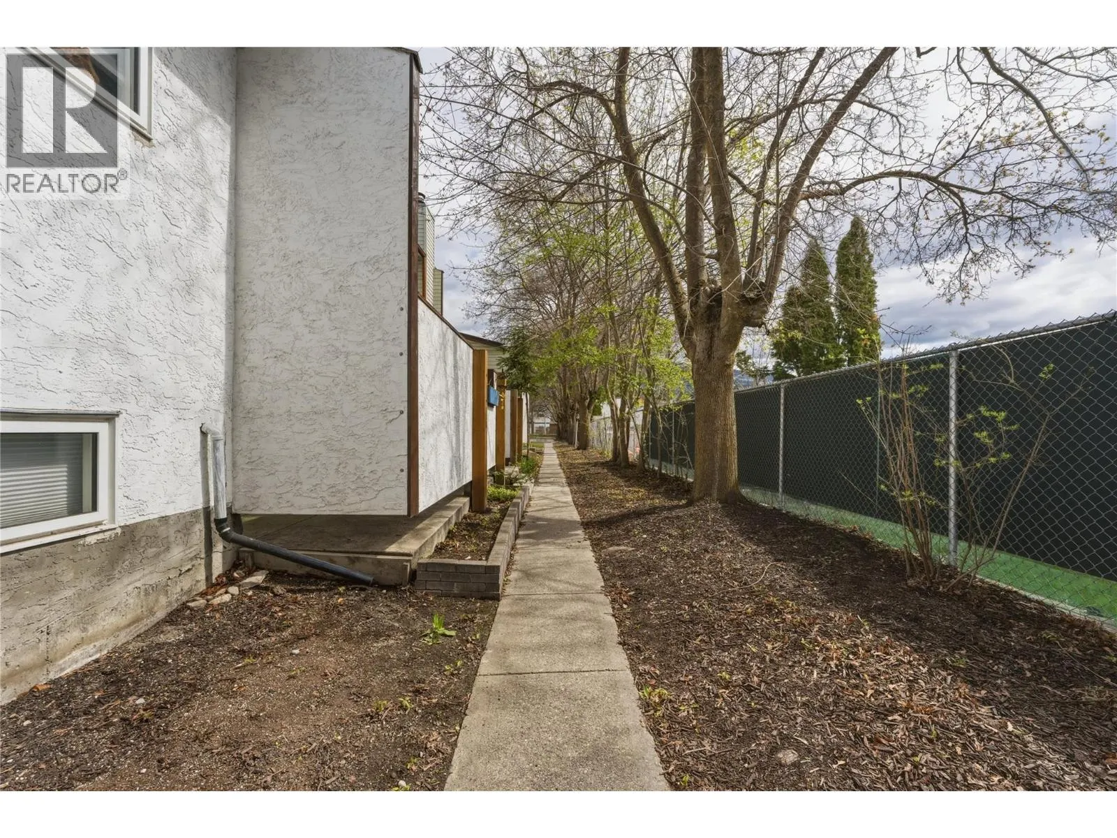 2100 43 Avenue Unit# 205