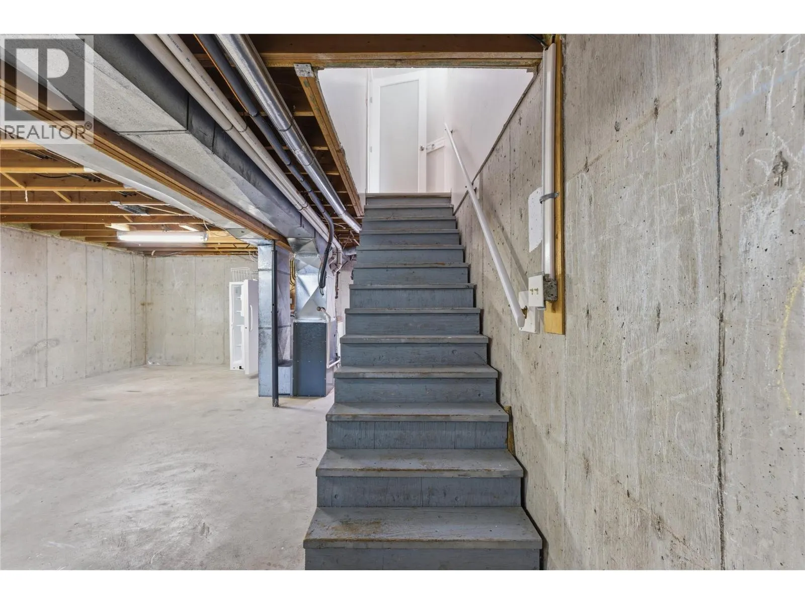 2100 43 Avenue Unit# 205