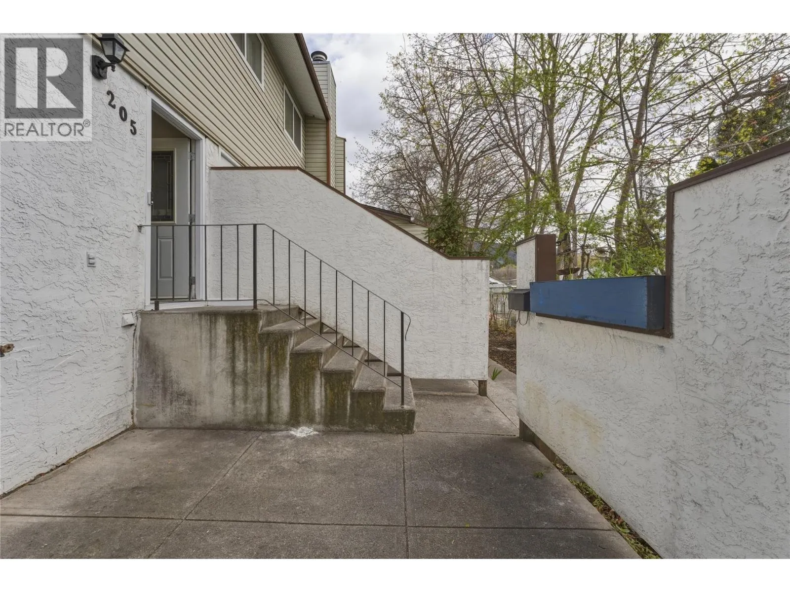 2100 43 Avenue Unit# 205
