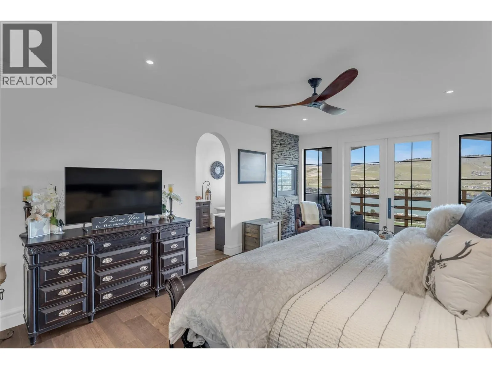 164 Sunset Boulevard
