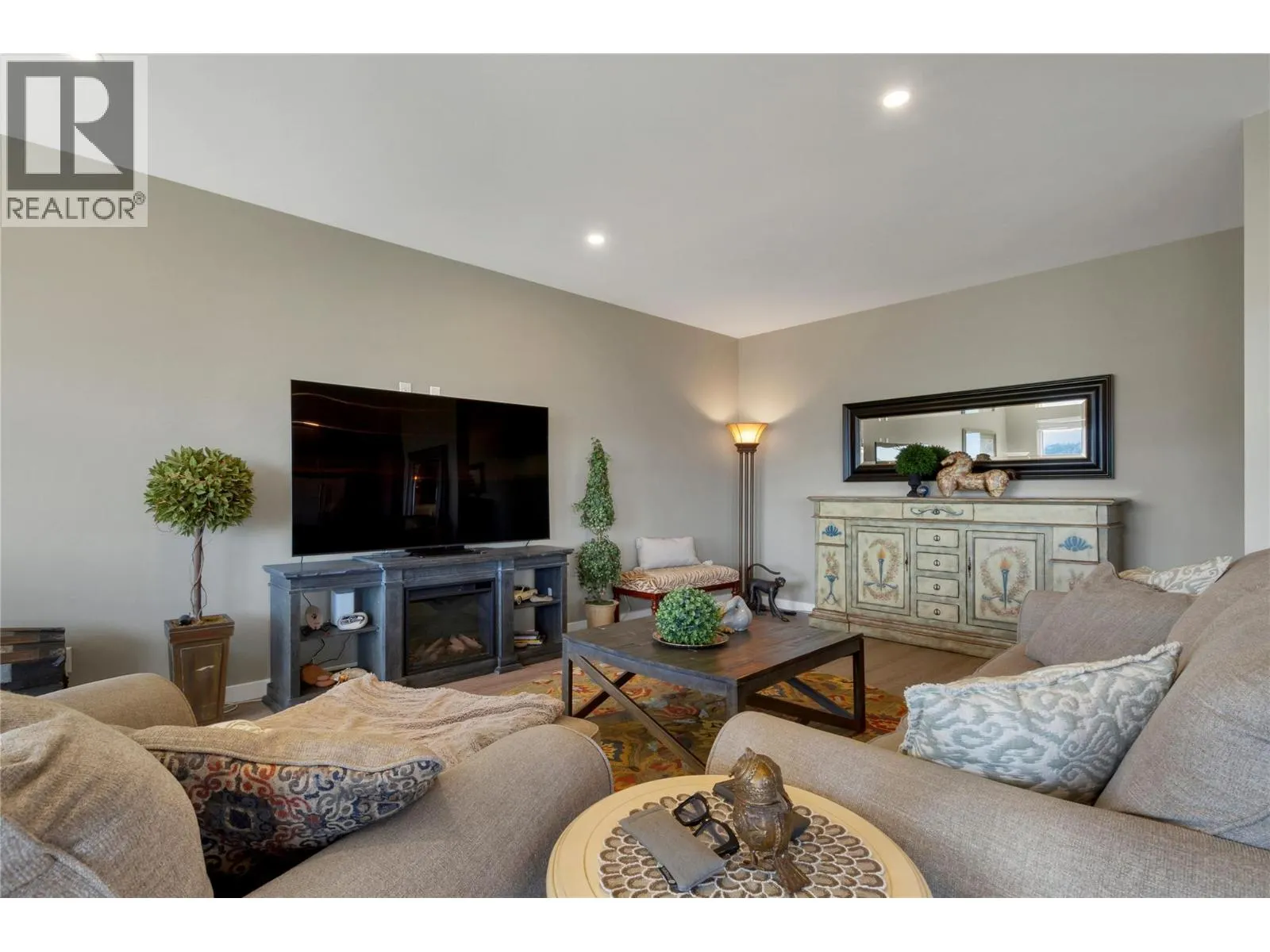 595 Vineyard Way N Unit# 31