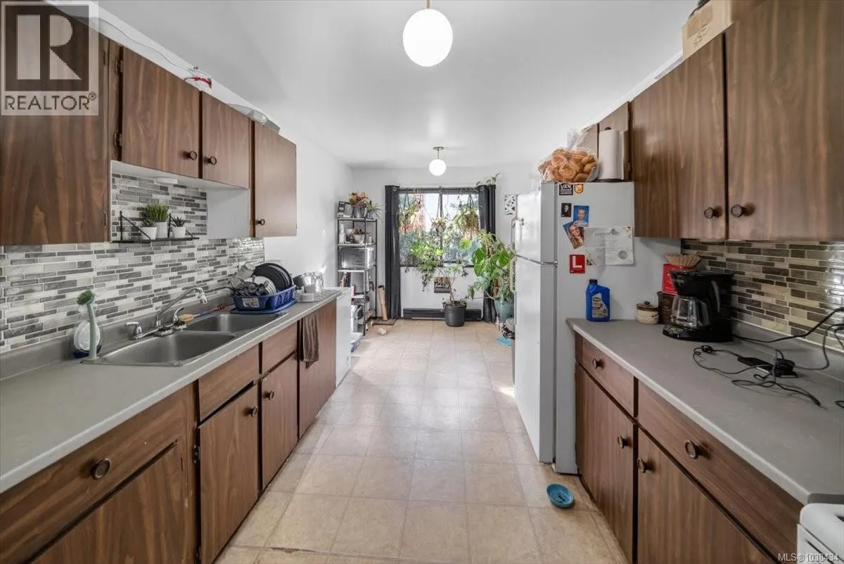 891 Admirals Rd