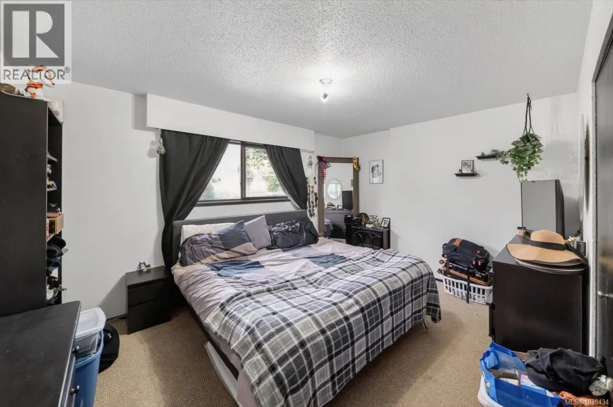 891 Admirals Rd