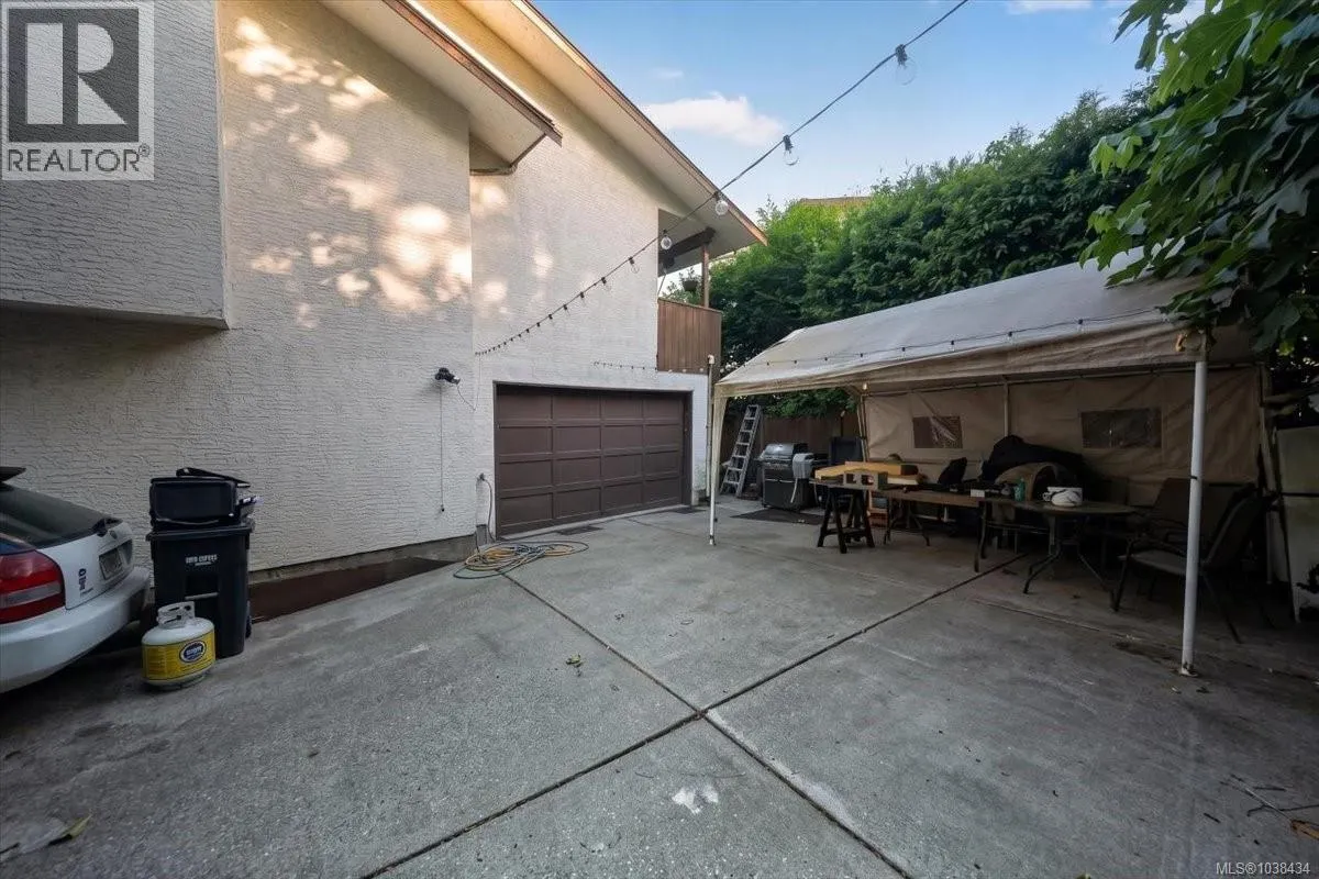 891 Admirals Rd