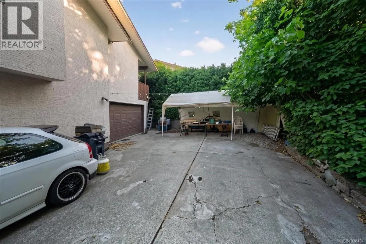 891 Admirals Rd