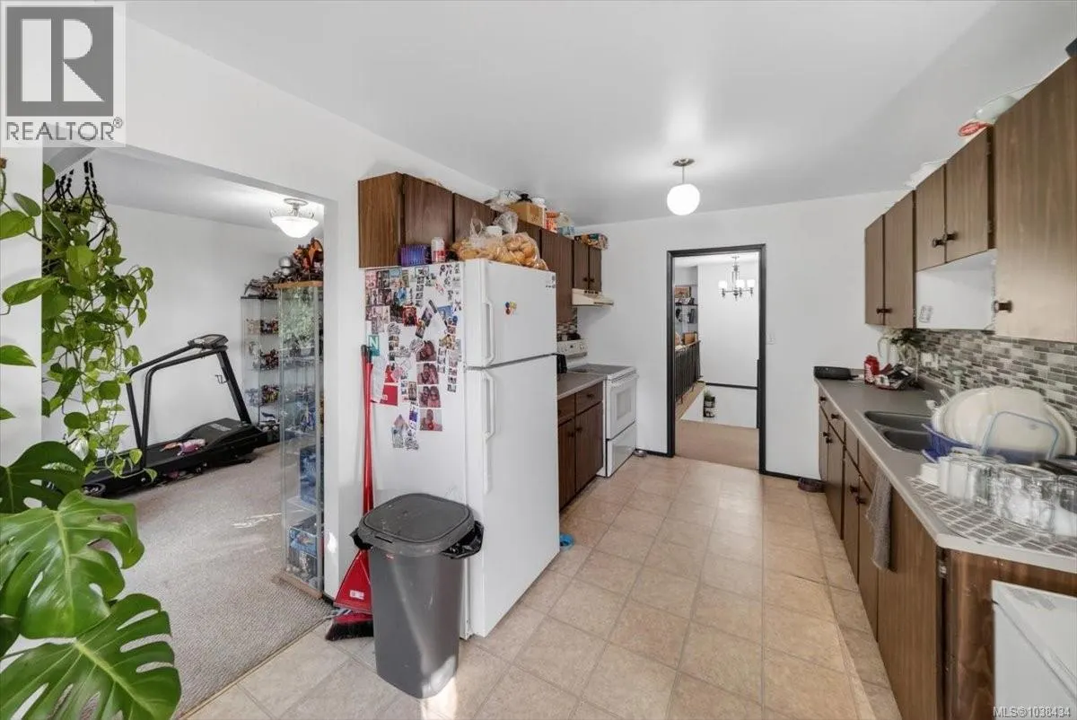 891 Admirals Rd