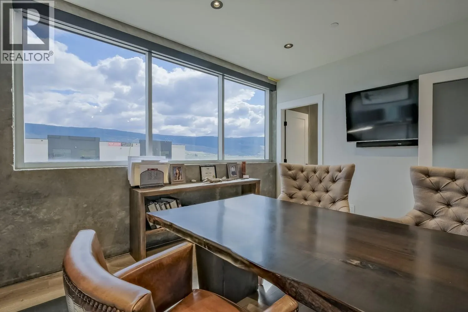 2110 Matrix Crescent Unit# 18