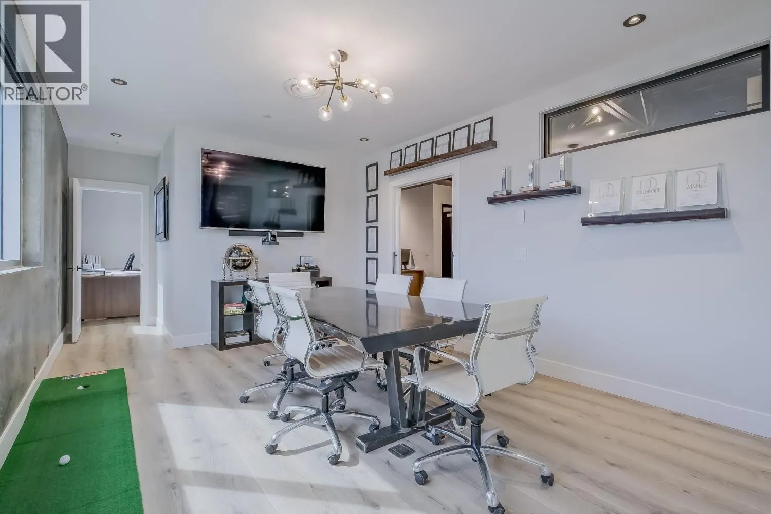 2110 Matrix Crescent Unit# 18
