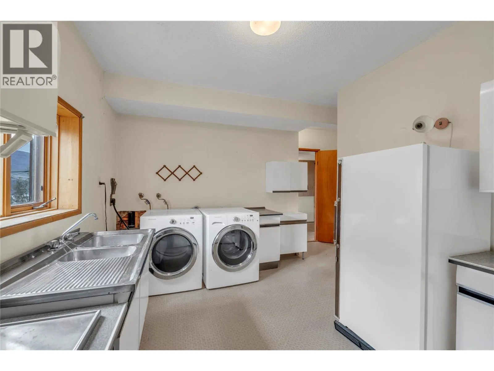 418 Panorama Crescent