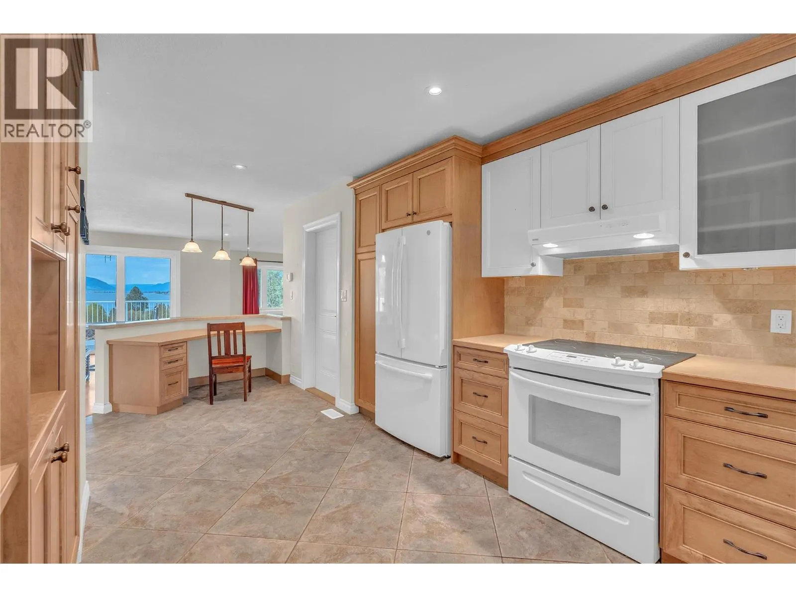 418 Panorama Crescent