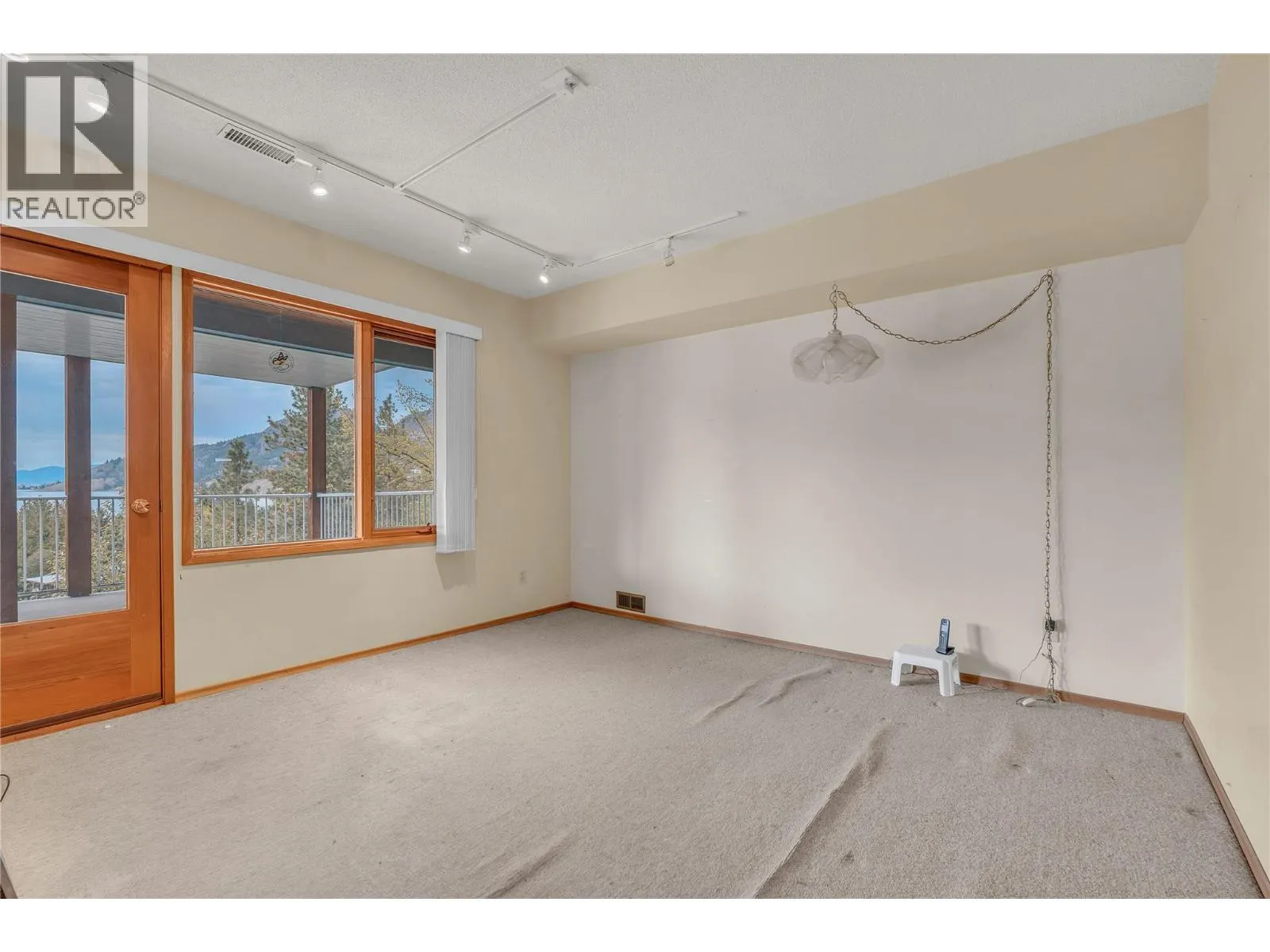 418 Panorama Crescent