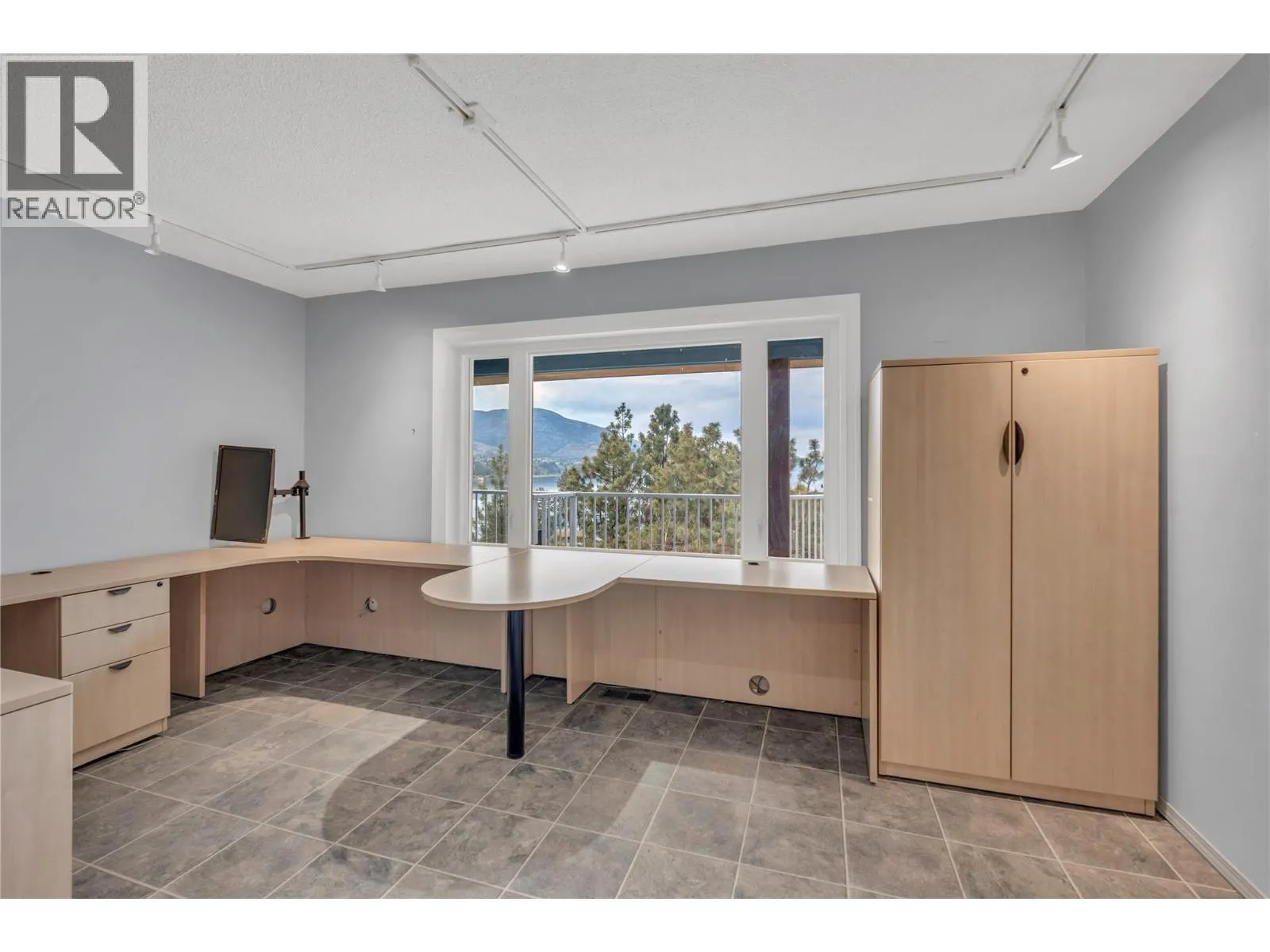 418 Panorama Crescent