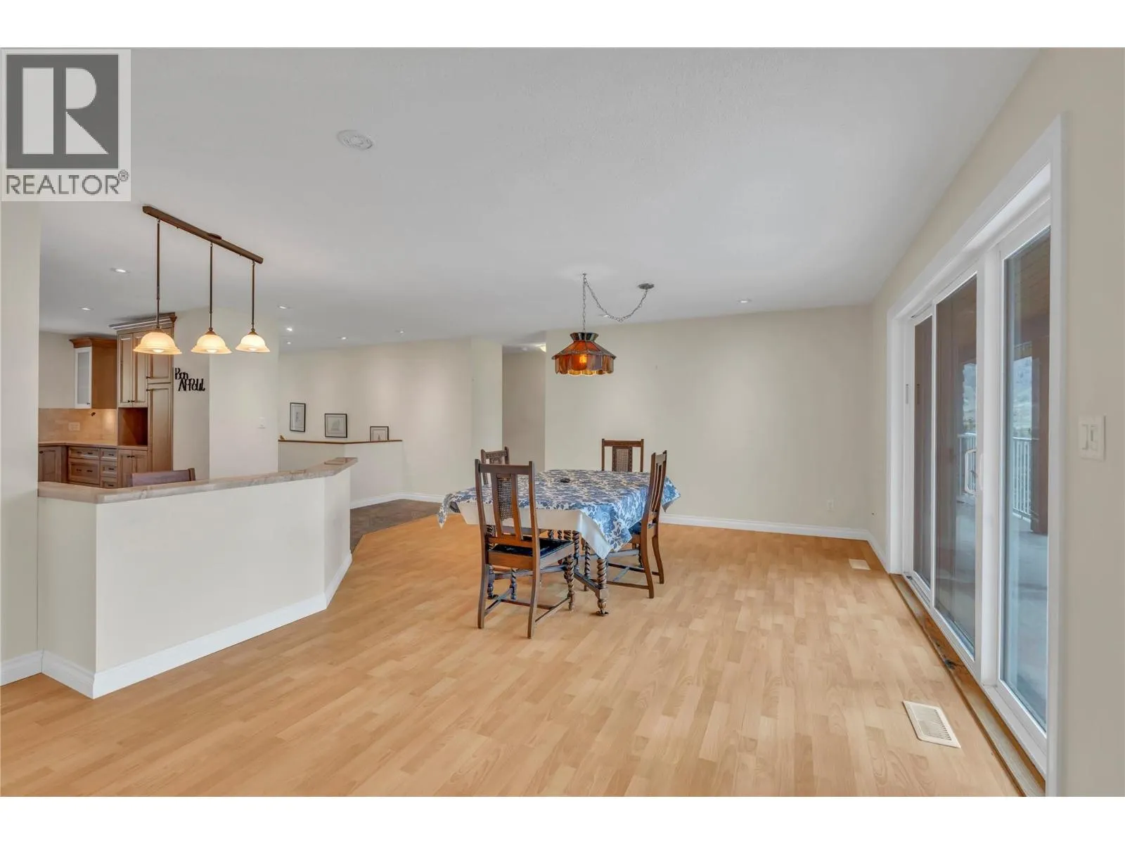 418 Panorama Crescent