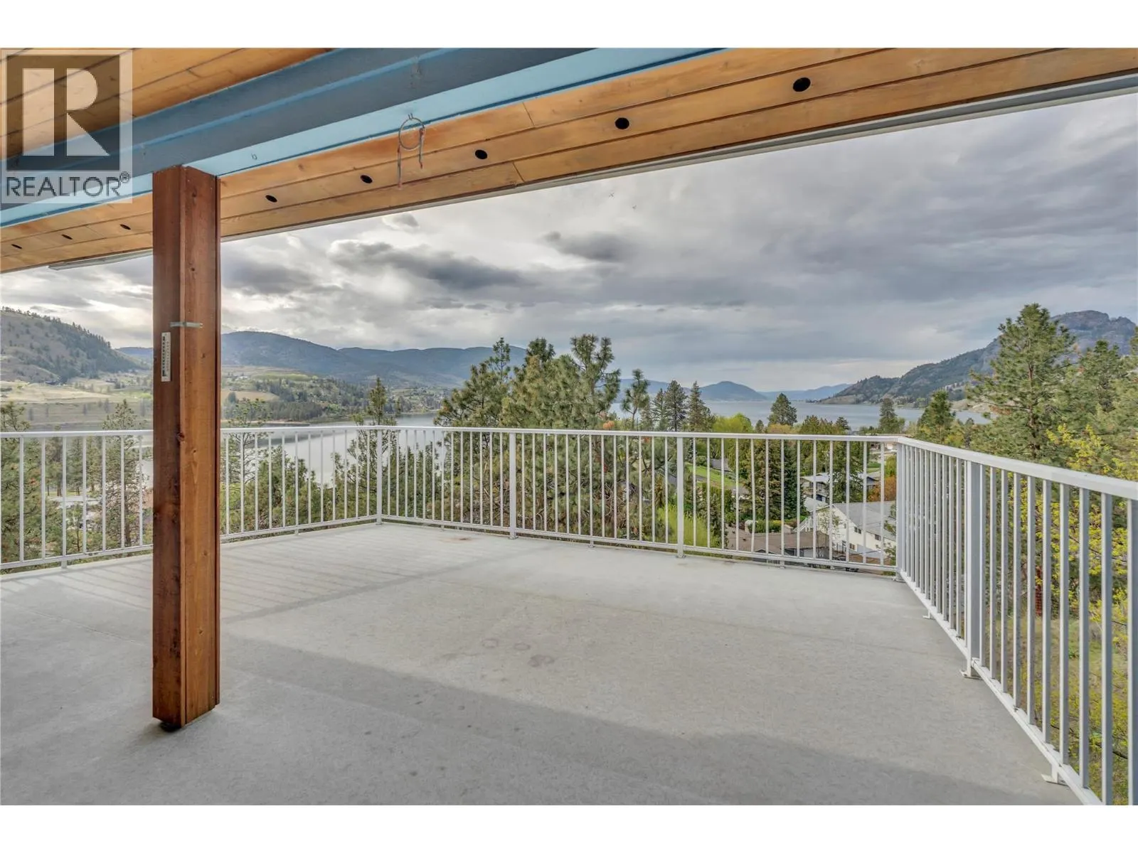 418 Panorama Crescent