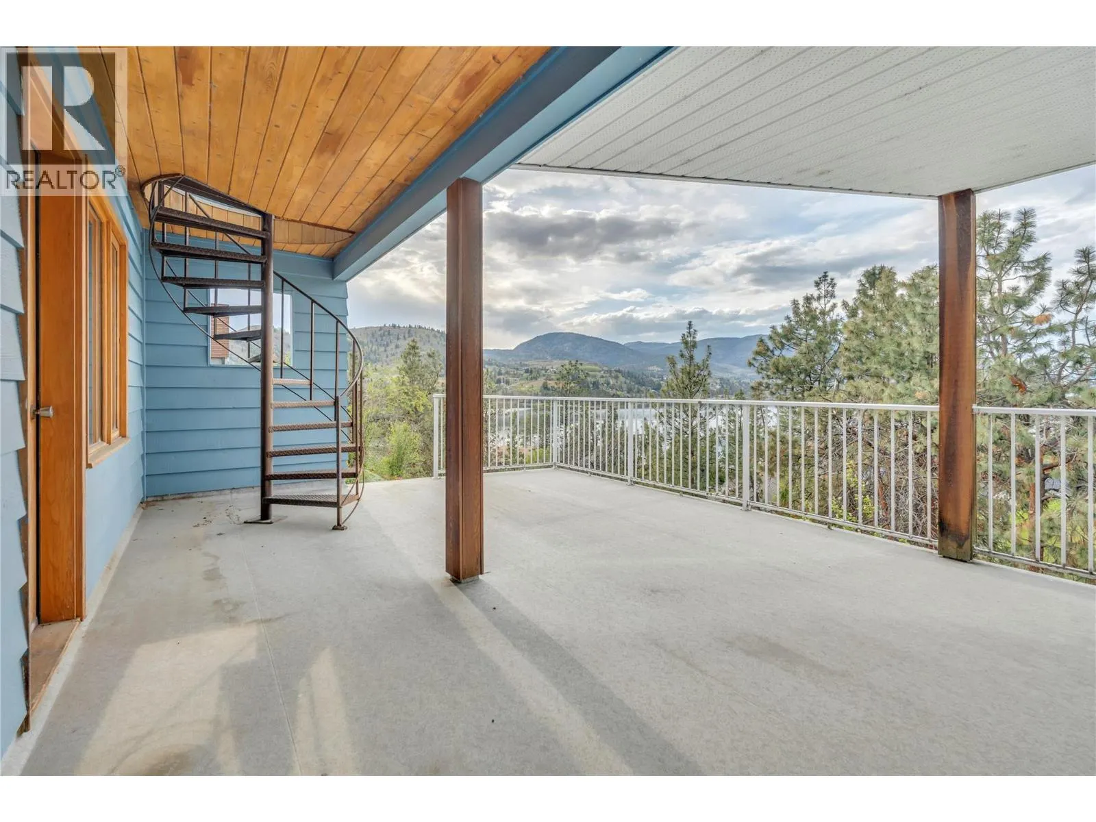 418 Panorama Crescent