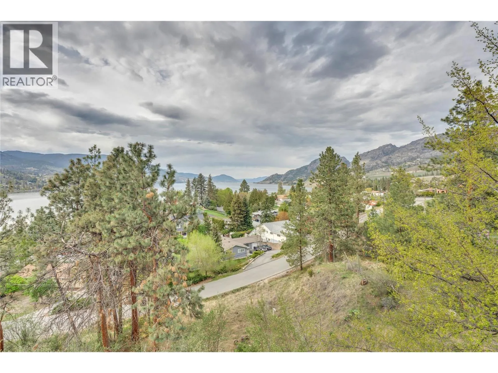 418 Panorama Crescent
