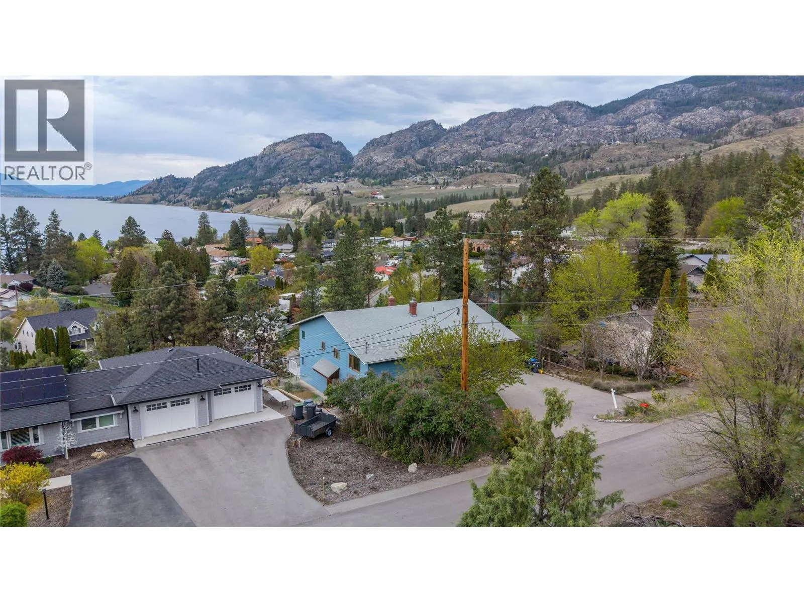 418 Panorama Crescent
