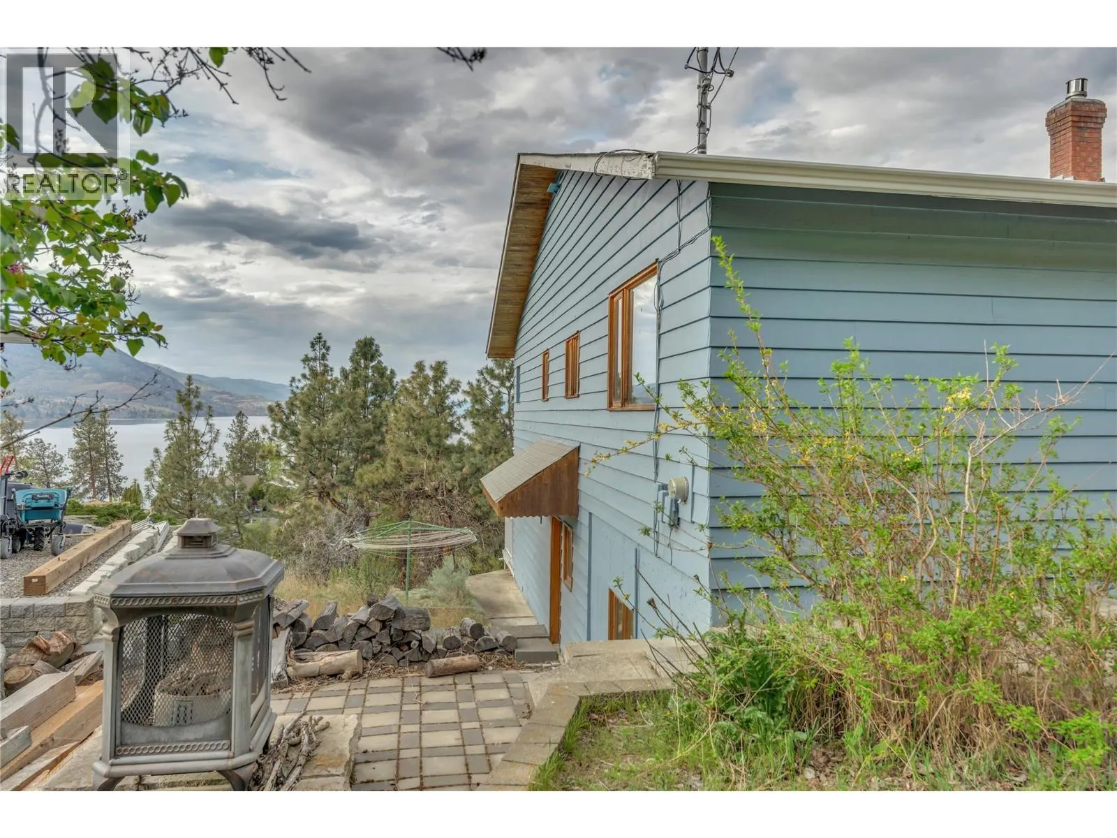 418 Panorama Crescent
