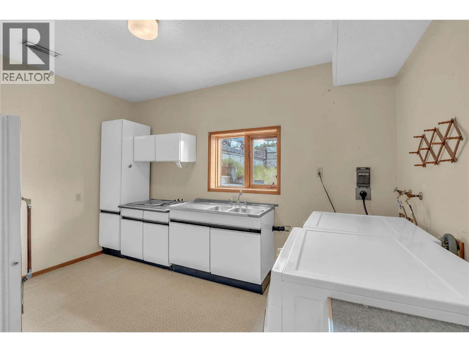 418 Panorama Crescent