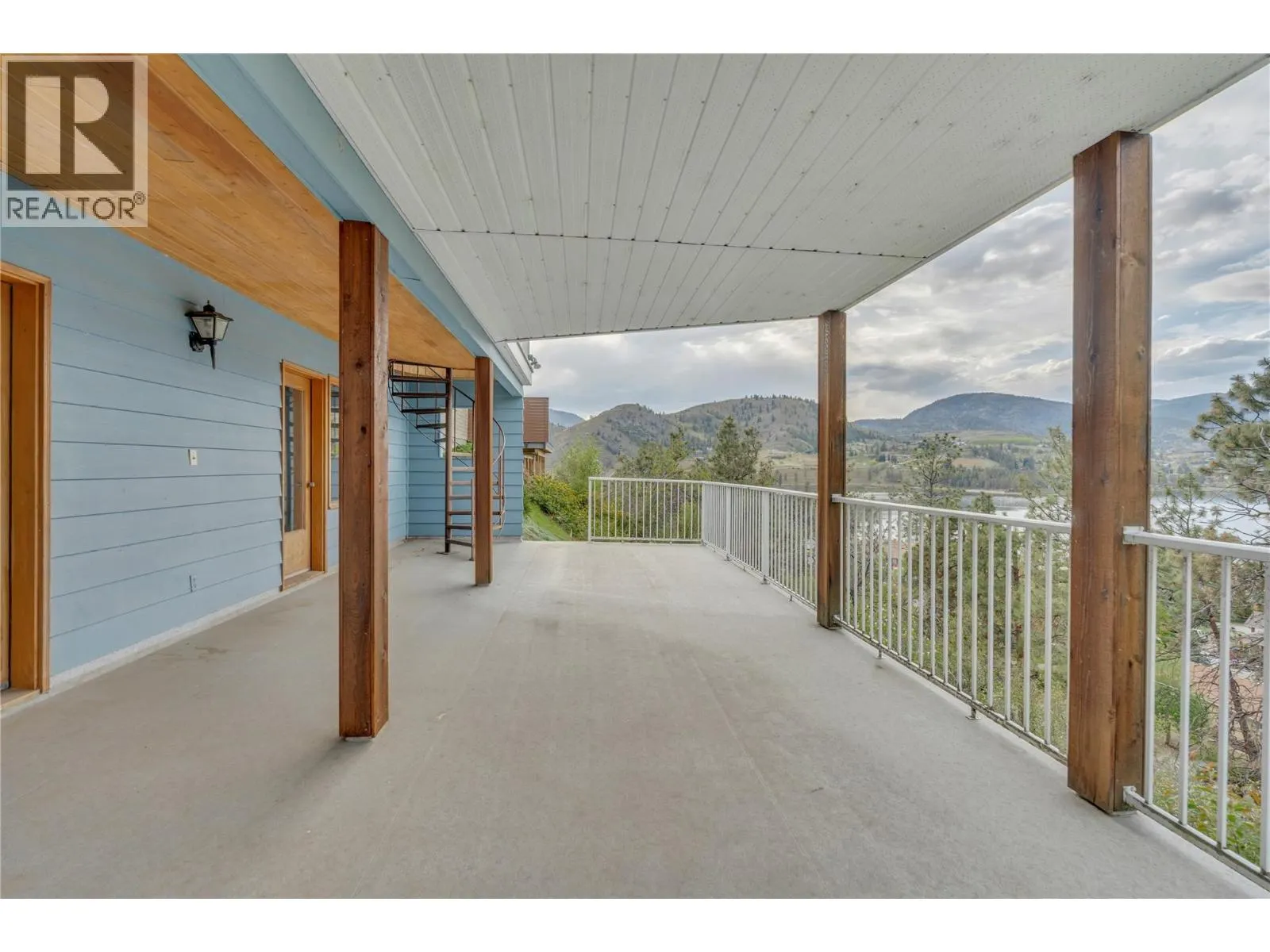 418 Panorama Crescent