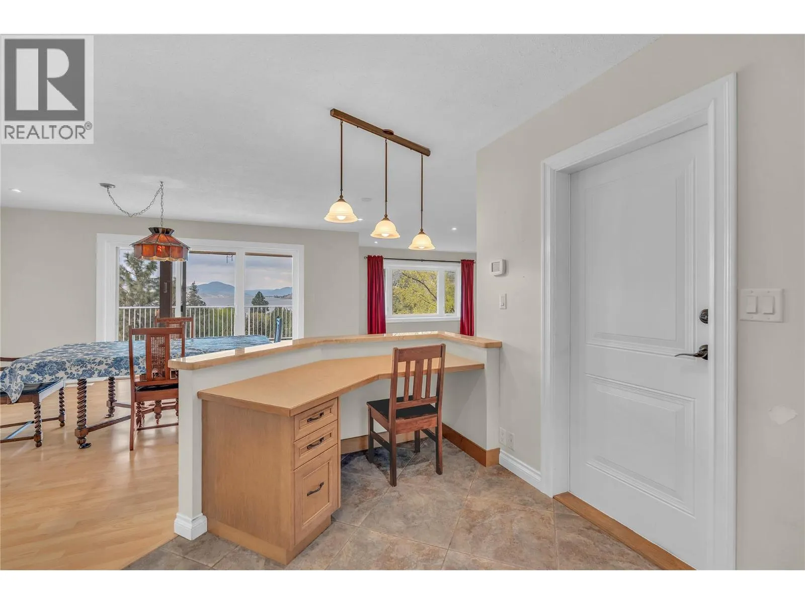 418 Panorama Crescent
