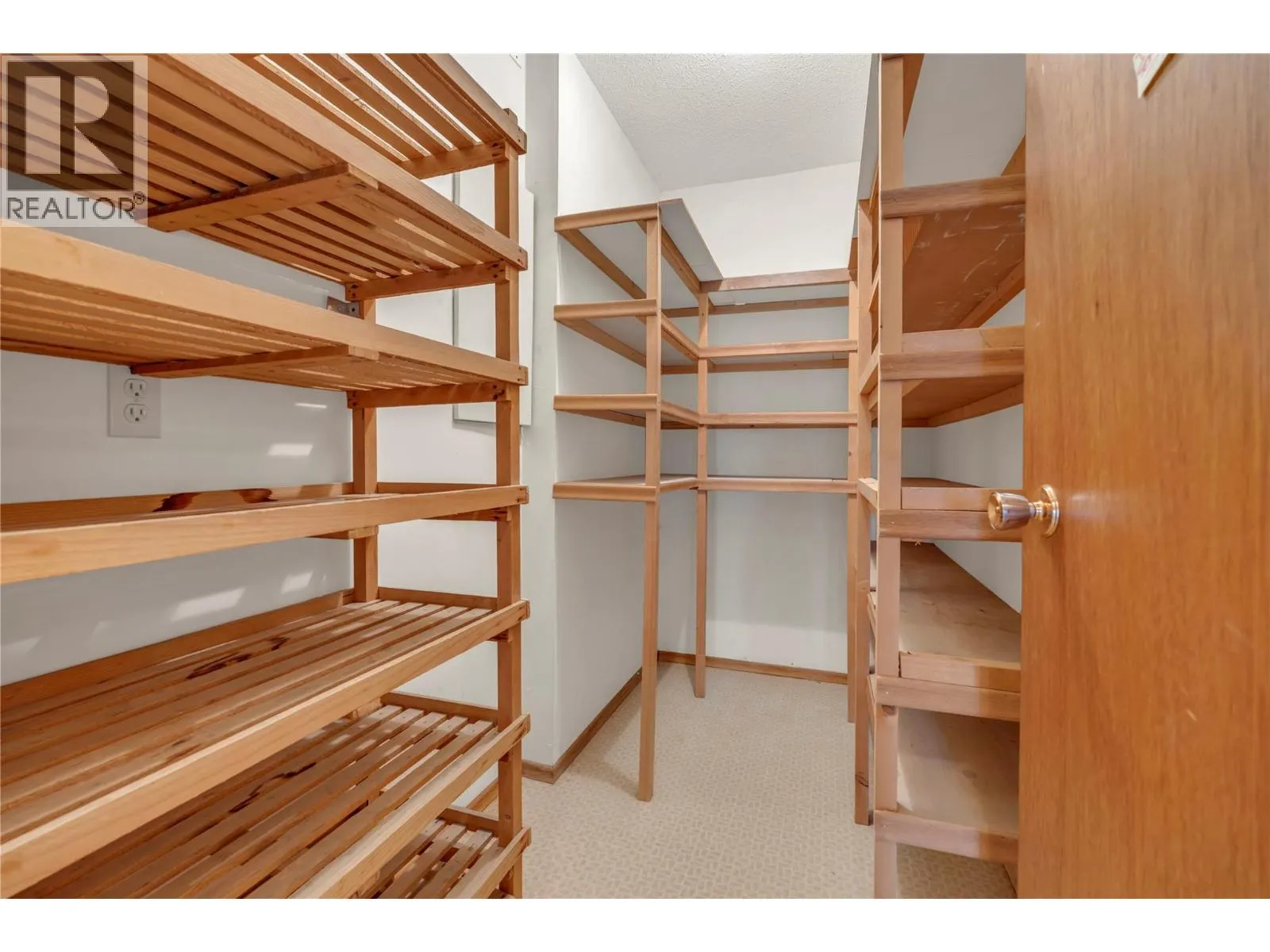 418 Panorama Crescent
